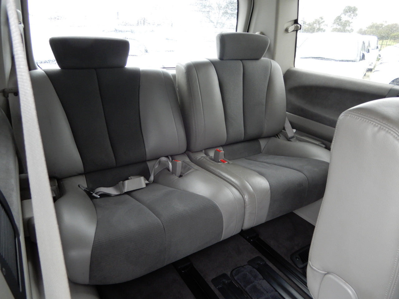 2003 Nissan Elgrand V6 3.5L  Highway Star Premium, VIN 6U900000E51020747 (#0747)