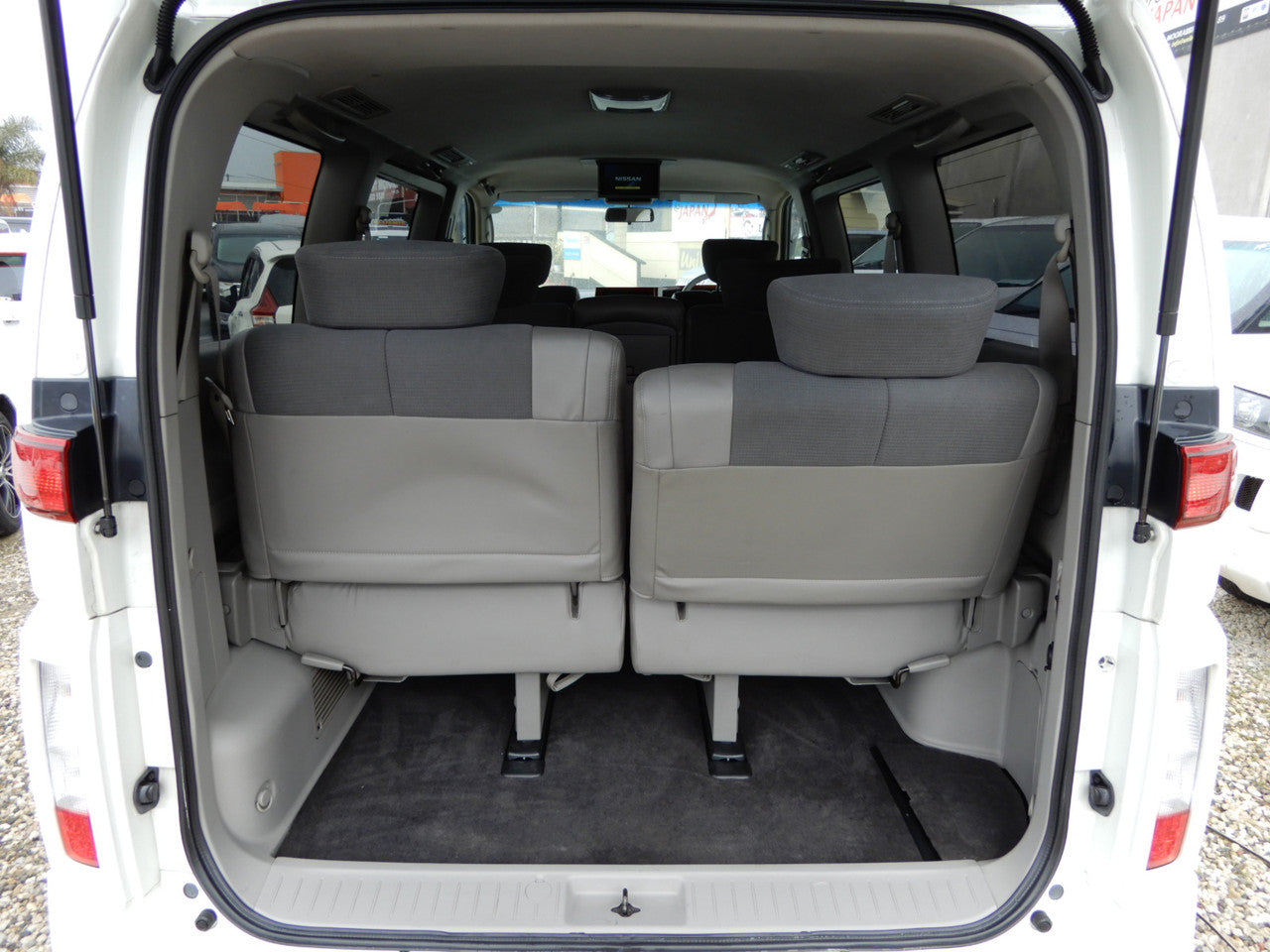 2003 Nissan Elgrand V6 3.5L  Highway Star Premium, VIN 6U900000E51020747 (#0747)