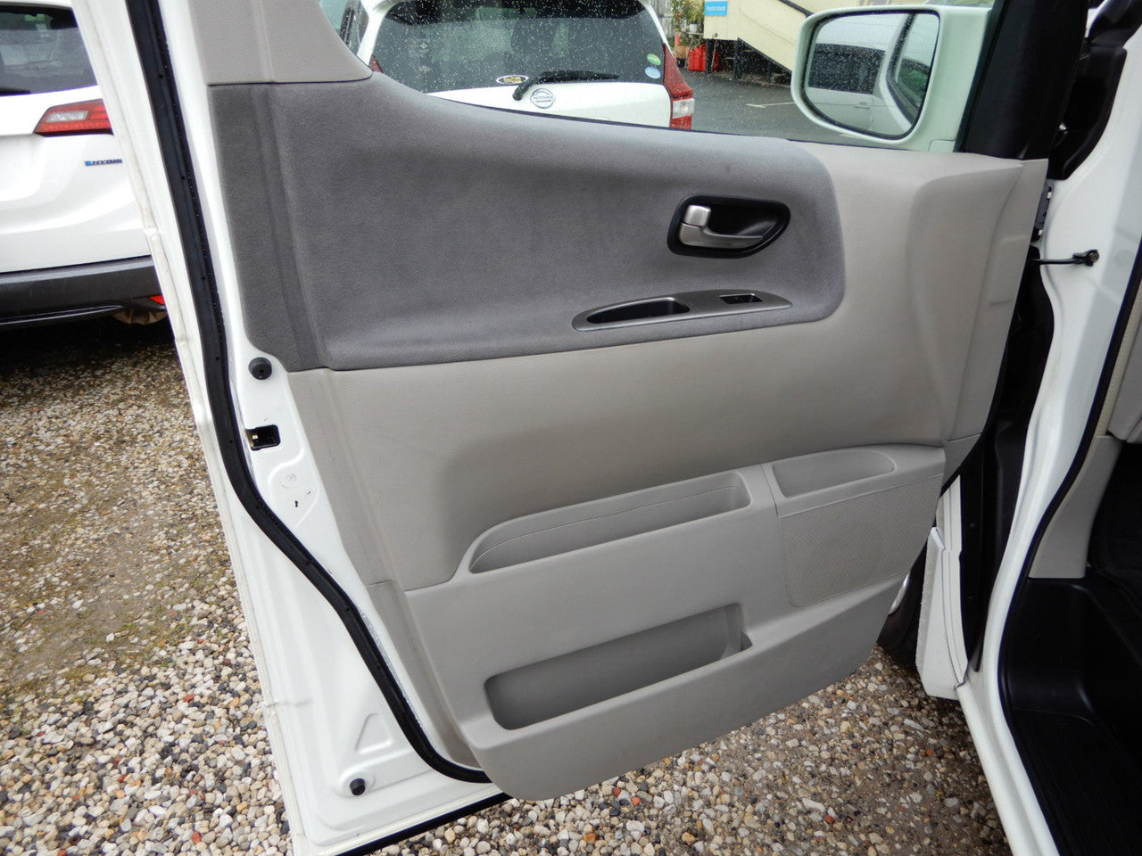 2003 Nissan Elgrand V6 3.5L  Highway Star Premium, VIN 6U900000E51020747 (#0747)