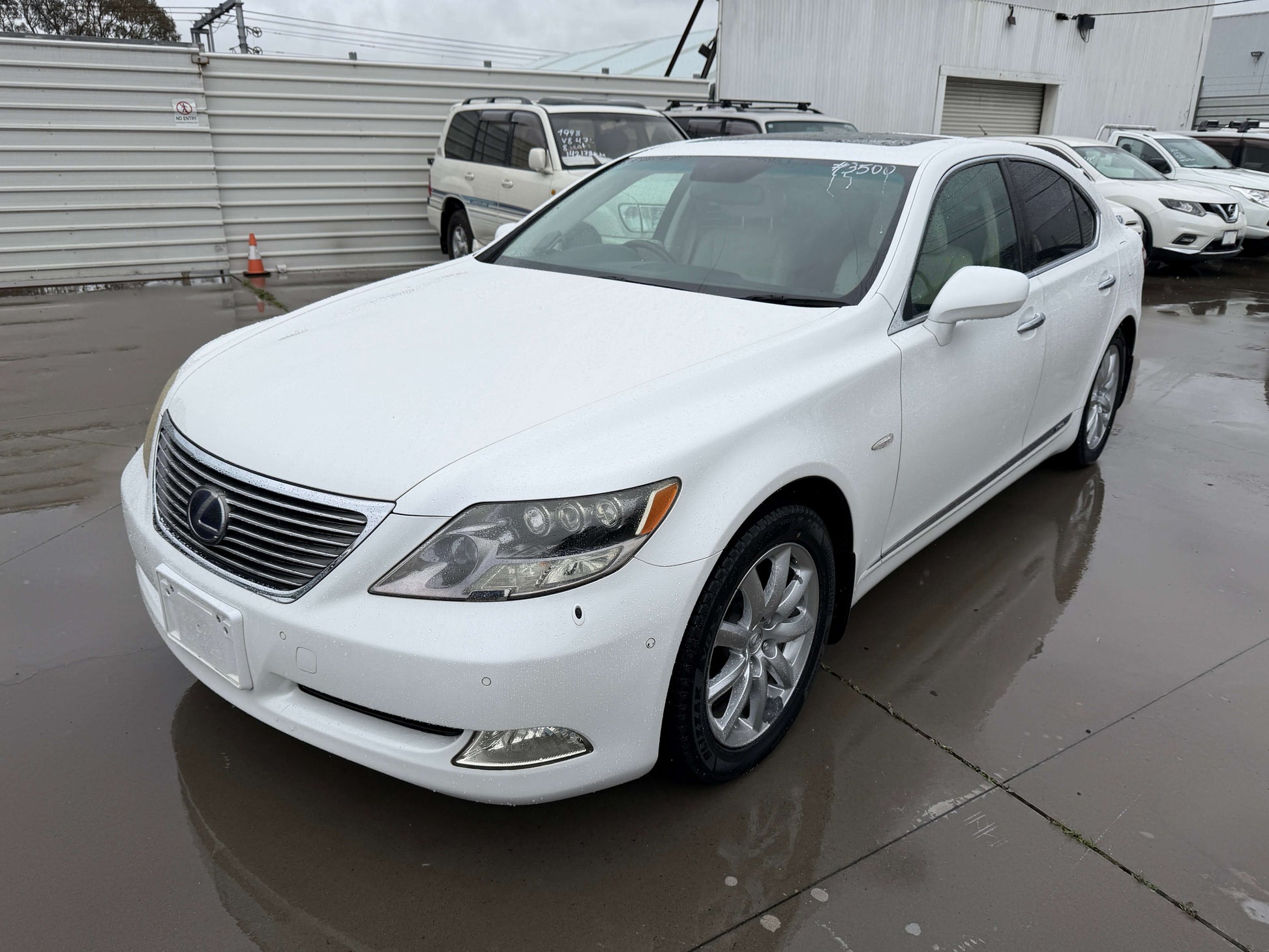 2007 Lexus LS600h AWD V8 5.0L Hybrid luxury sedan, white exterior, available for sale, mileage 124576 km.