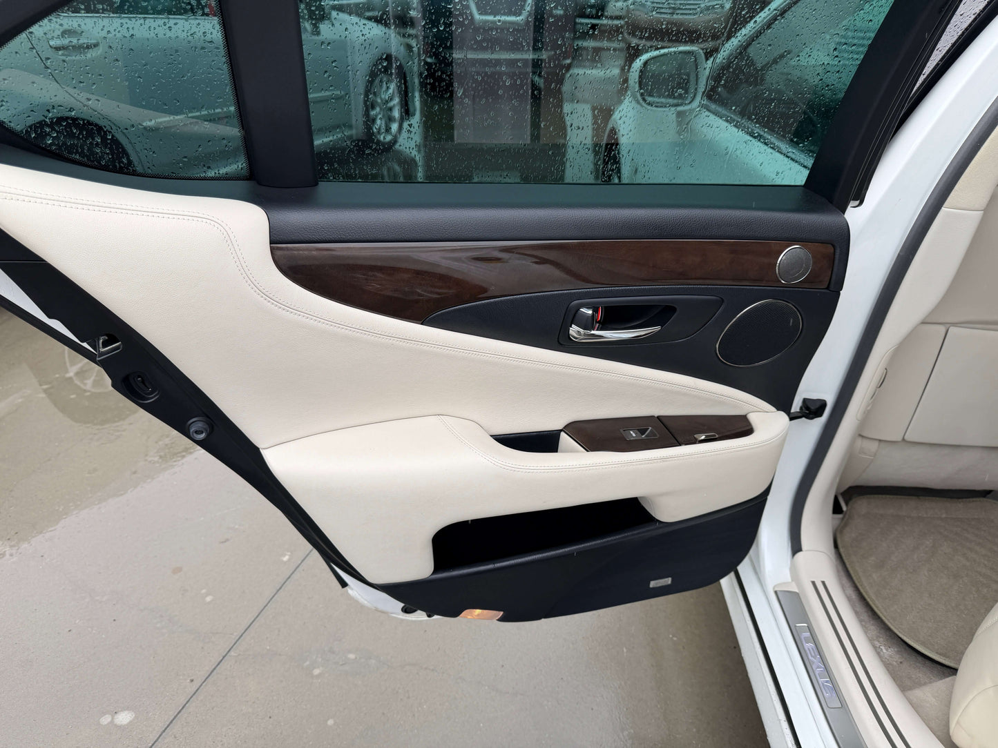 2007 Lexus LS600h AWD V8 5.0L Hybrid interior door panel with luxury features and wood detailing.