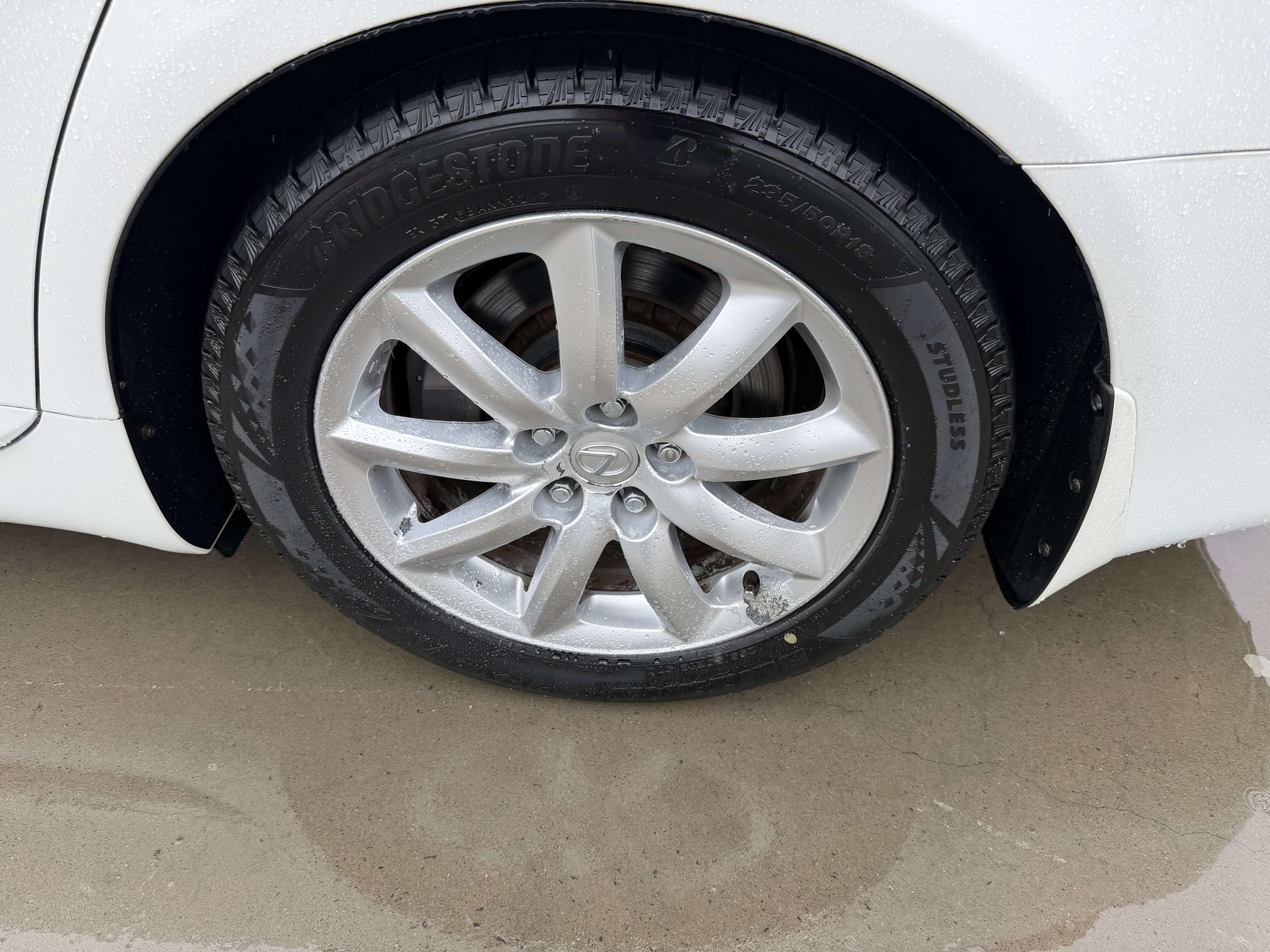 Close-up of a 2007 Lexus LS600h AWD V8 5.0L Hybrid wheel with Bridgestone tires.