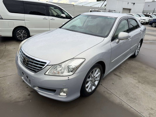 2008 Toyota Crown V6 3.0L Royal Saloon G-Edition Luxury Sedan in silver color, showing the front and side view, #2094.