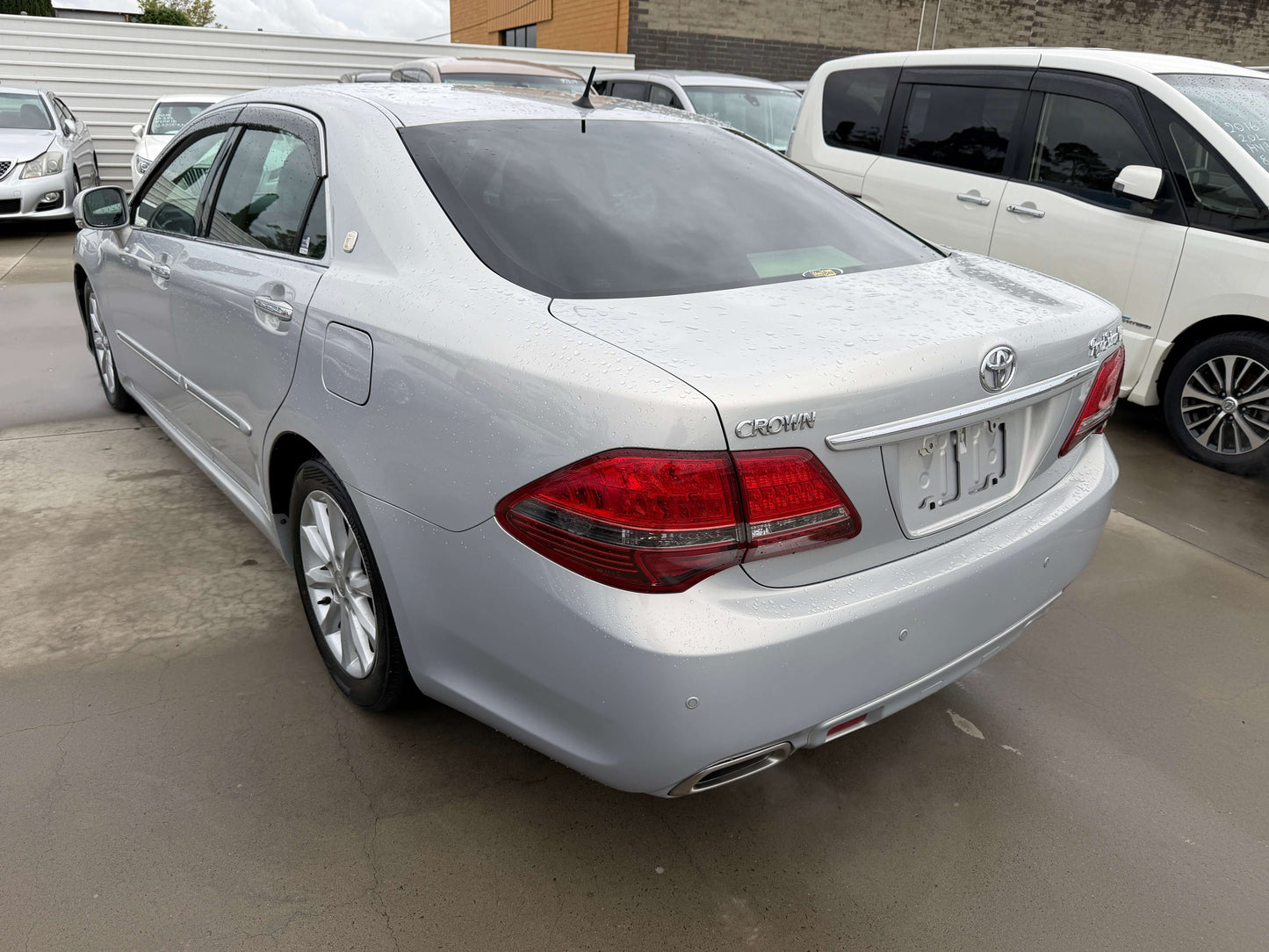 2008 Toyota Crown V6 3.0L Royal Saloon G-Edition Luxury Sedan rear view in silver color, showcasing design and features.