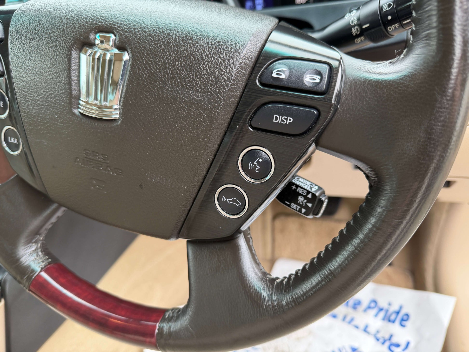 2008 Toyota Crown V6 3.0L steering wheel with luxury features and controls.