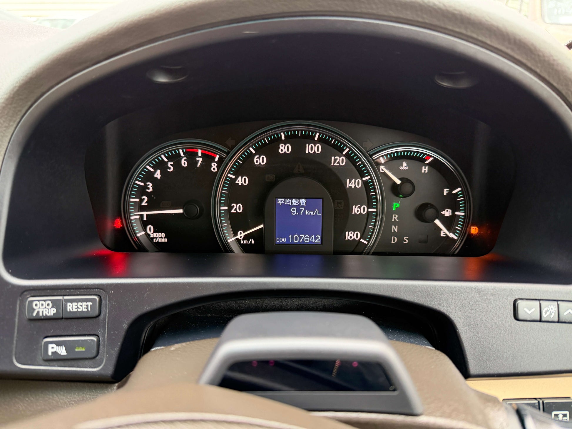 2008 Toyota Crown V6 3.0L dashboard showing mileage of 107624 km, including speed, fuel, and gear indicators.