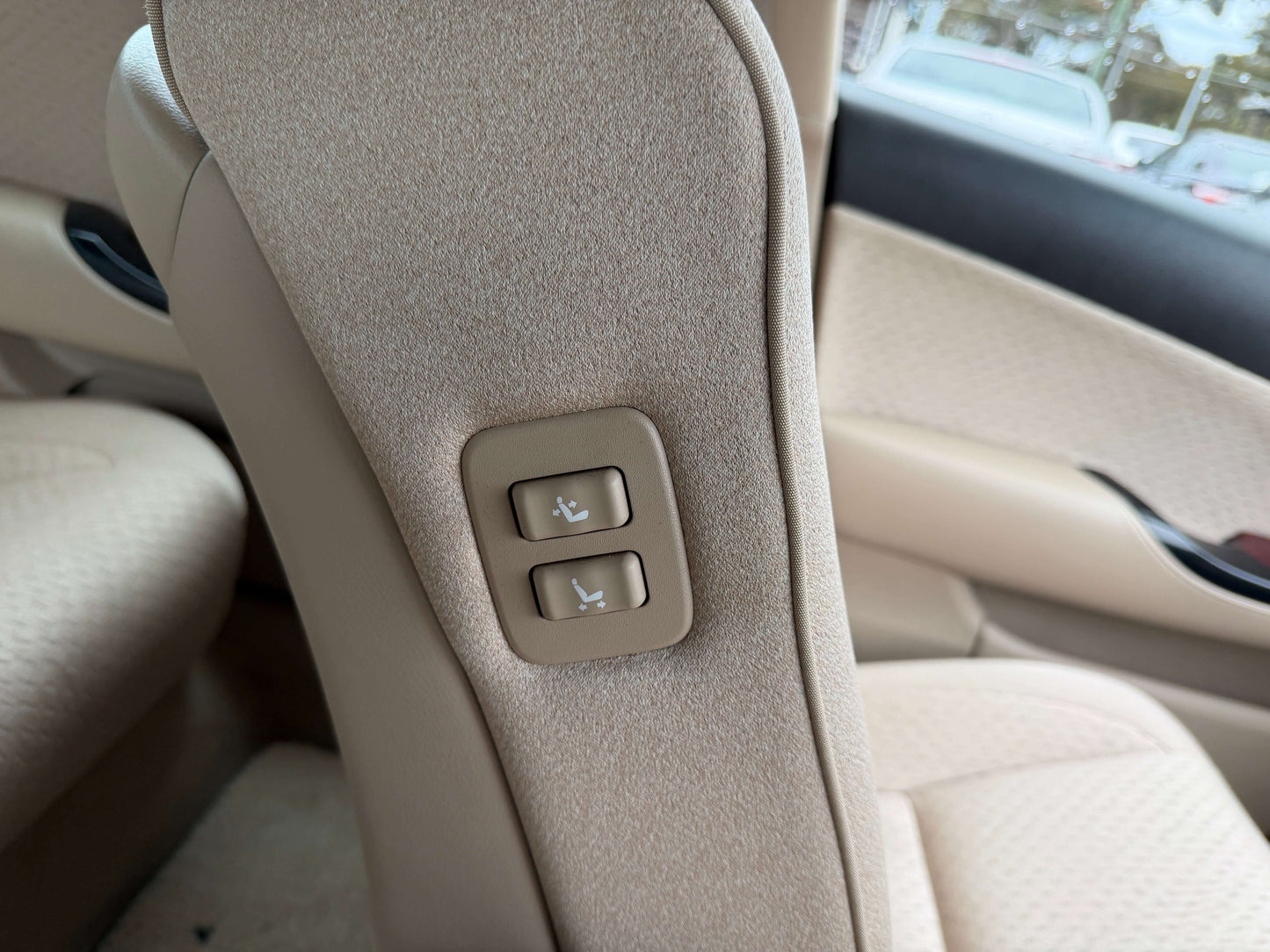 2008 Toyota Crown V6 3.0L Royal Saloon Luxury Sedan adjustable seat controls in beige upholstery.