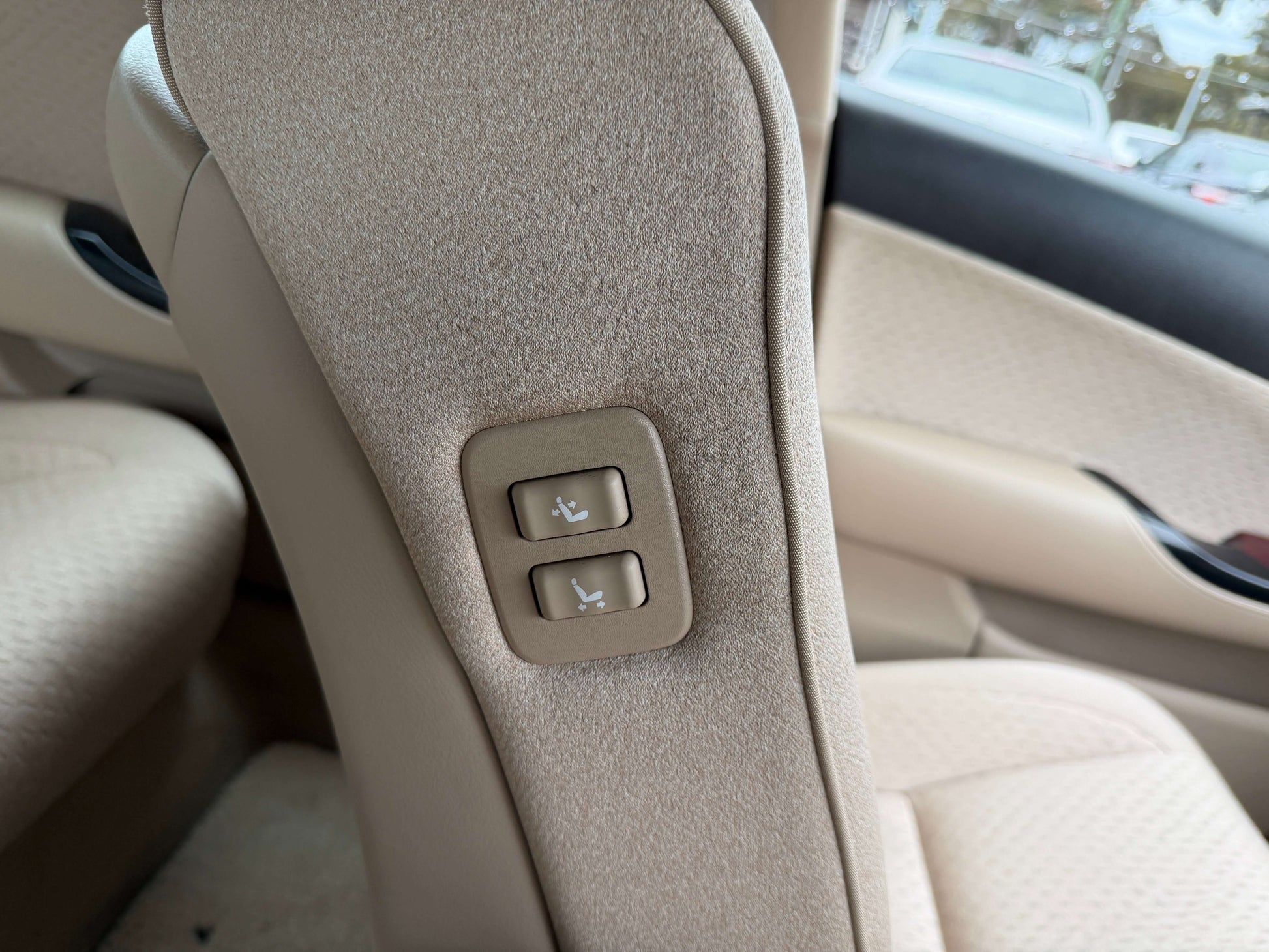 2008 Toyota Crown V6 3.0L Royal Saloon Luxury Sedan adjustable seat controls in beige upholstery.