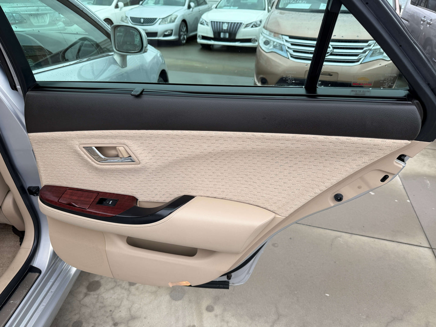 Interior view of 2008 Toyota Crown V6 3.0L door panel showcasing luxury features and design.