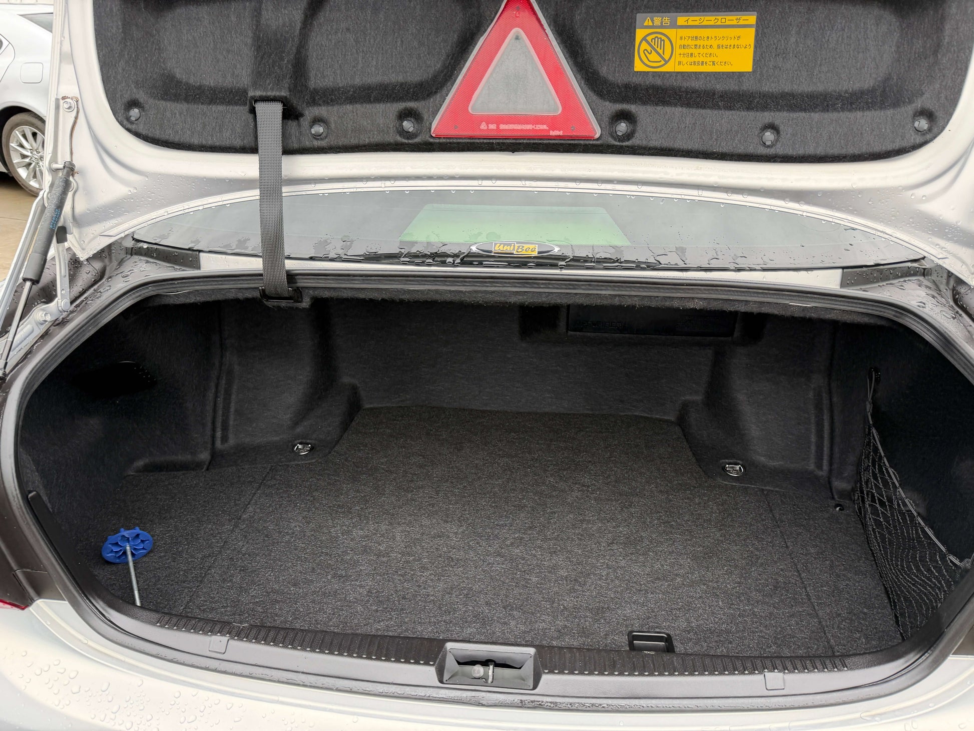 2008 Toyota Crown V6 3.0L Royal Saloon G-Edition trunk space and interior view.