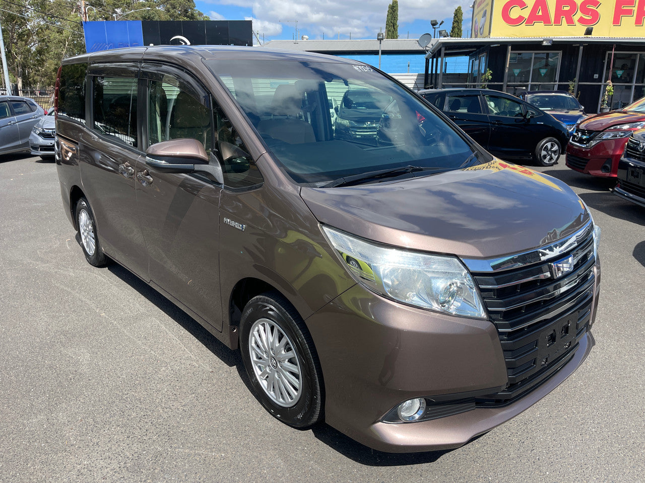 2014 Toyota Noah 1.8L  Hybrid G Edition 7 seater, VIN 6ZZE0ZWR800007275 (#7275)