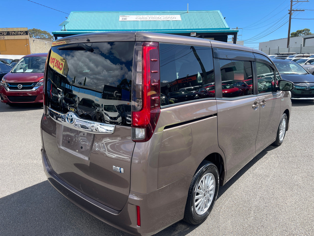 2014 Toyota Noah 1.8L  Hybrid G Edition 7 seater, VIN 6ZZE0ZWR800007275 (#7275)