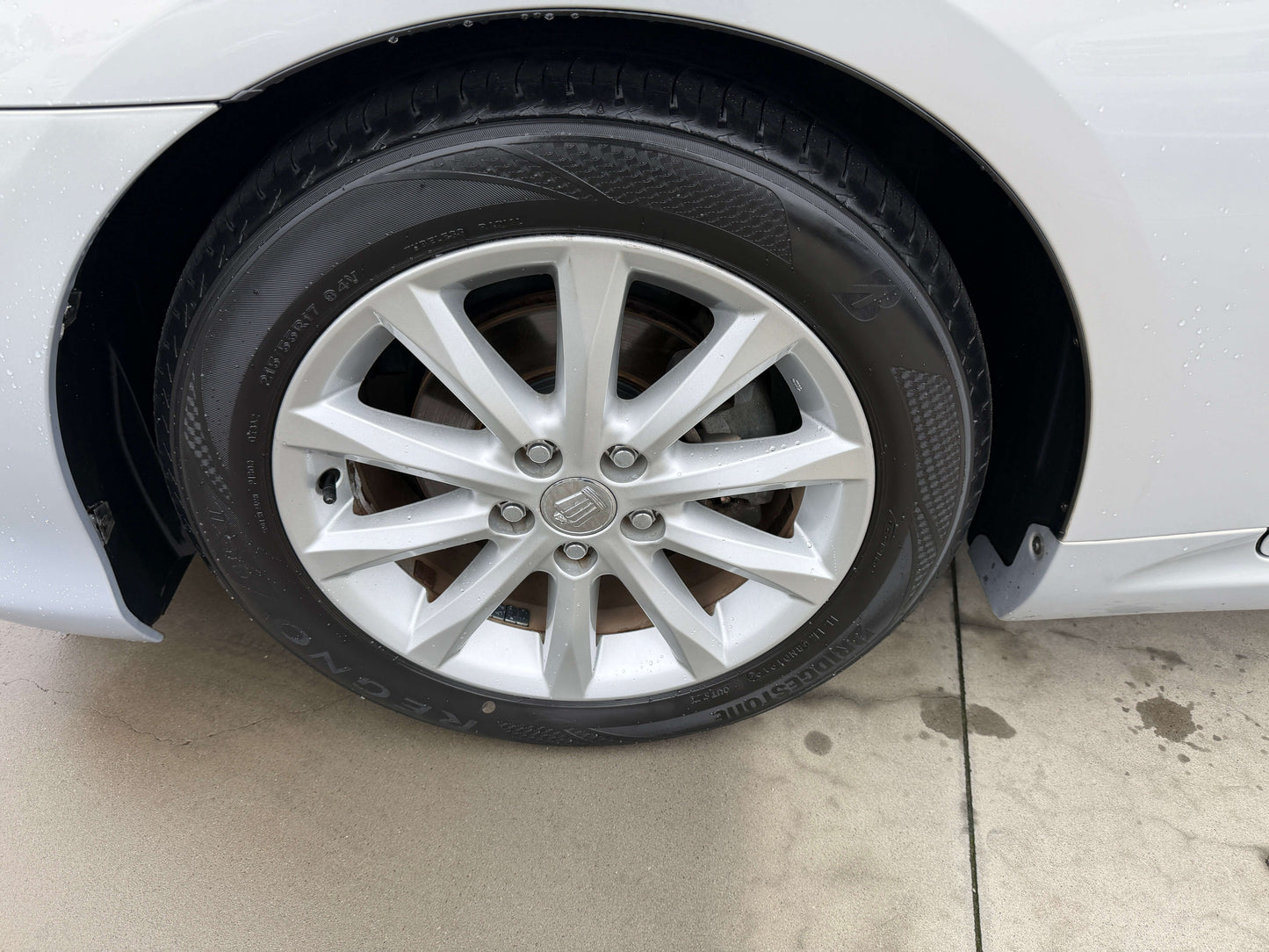 2008 Toyota Crown V6 3.0L Royal Saloon G-Edition luxury sedan wheel and tire close-up.