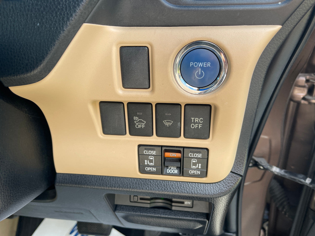 2014 Toyota Noah 1.8L  Hybrid G Edition 7 seater, VIN 6ZZE0ZWR800007275 (#7275)