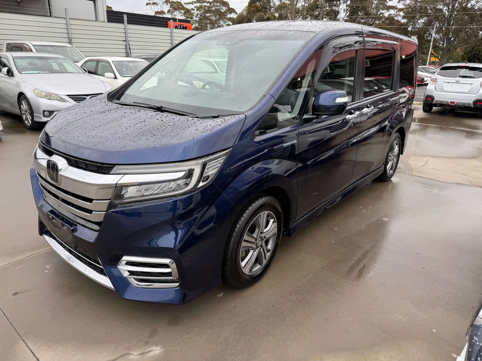 2018 Honda Honda Stepwgn 2.0 Spada Hybrid in blue parked at dealership, showcasing family-friendly design.