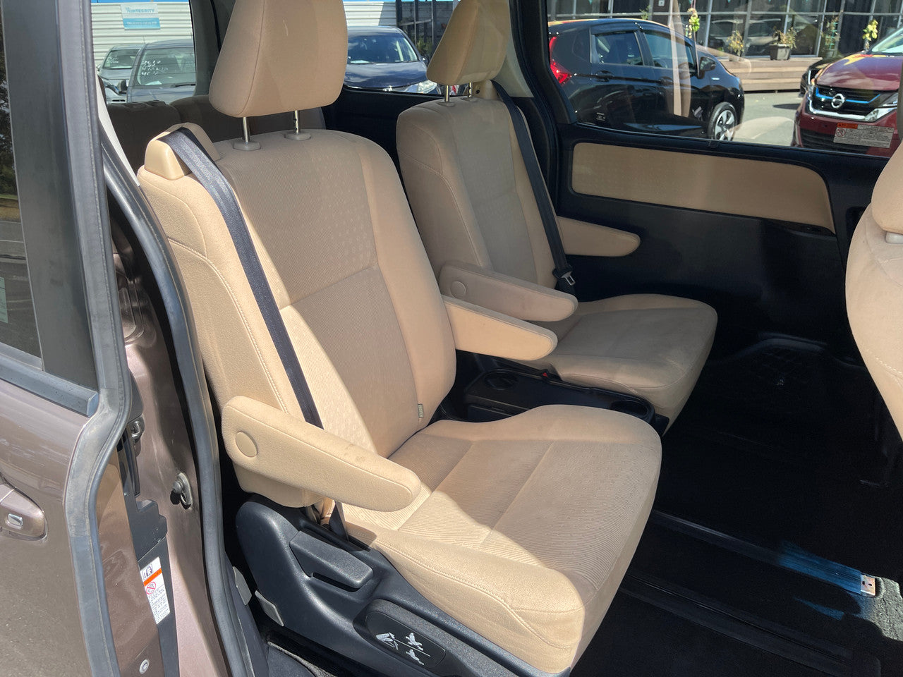 2014 Toyota Noah 1.8L  Hybrid G Edition 7 seater, VIN 6ZZE0ZWR800007275 (#7275)