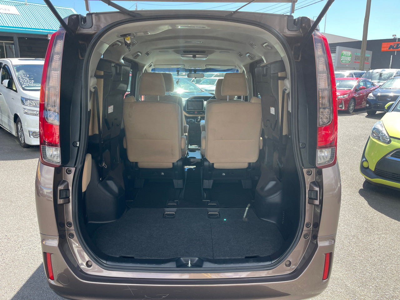 2014 Toyota Noah 1.8L  Hybrid G Edition 7 seater, VIN 6ZZE0ZWR800007275 (#7275)