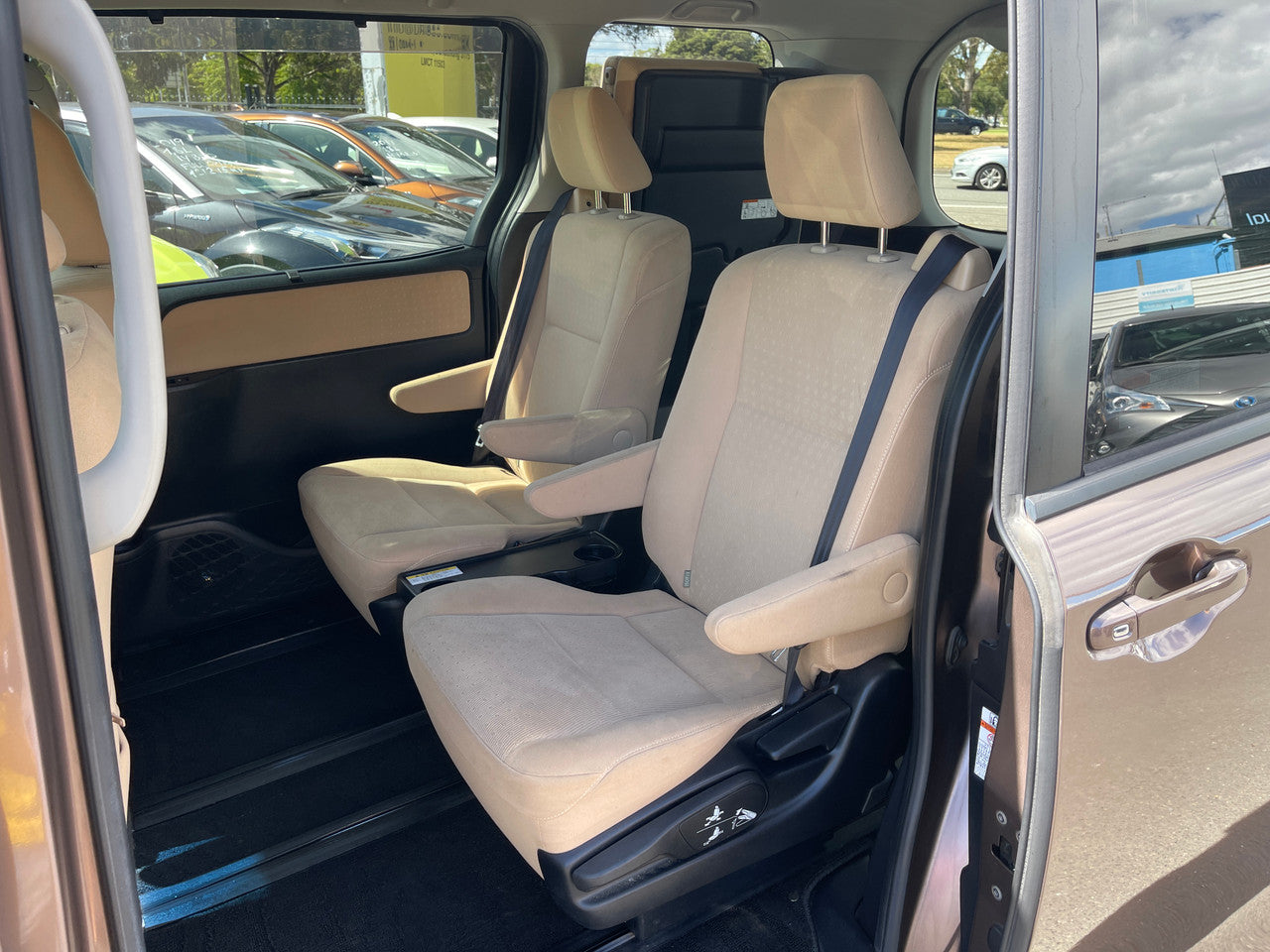 2014 Toyota Noah 1.8L  Hybrid G Edition 7 seater, VIN 6ZZE0ZWR800007275 (#7275)