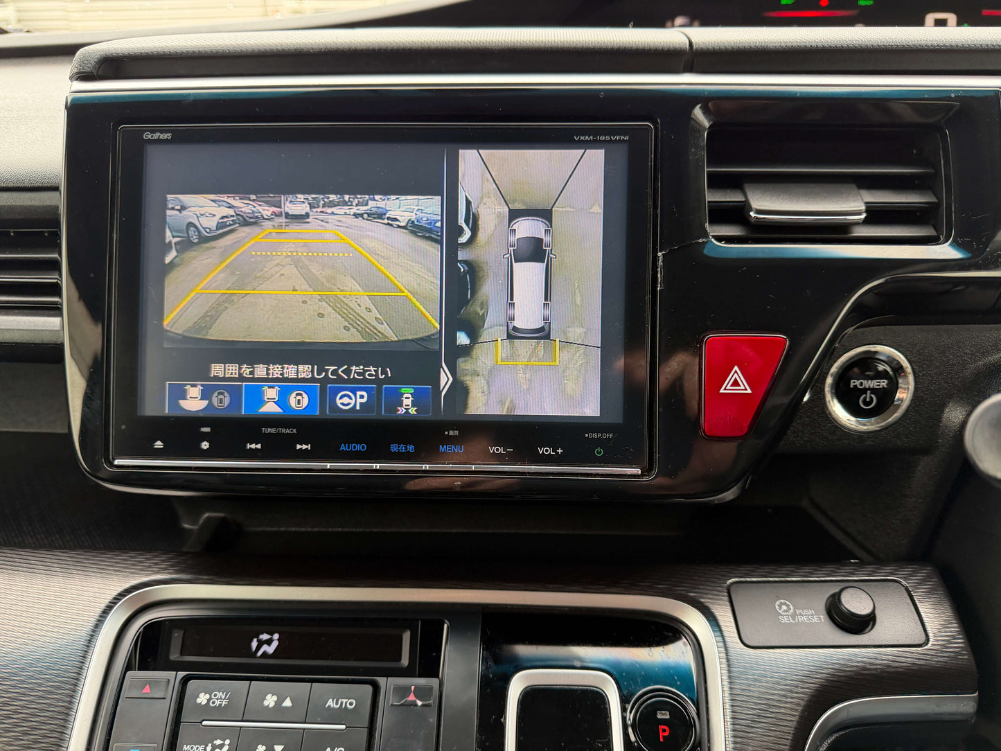 User interface displaying parking camera and sensors in a 2018 Honda Honda Stepwgn 2.0 Spada Hybrid.