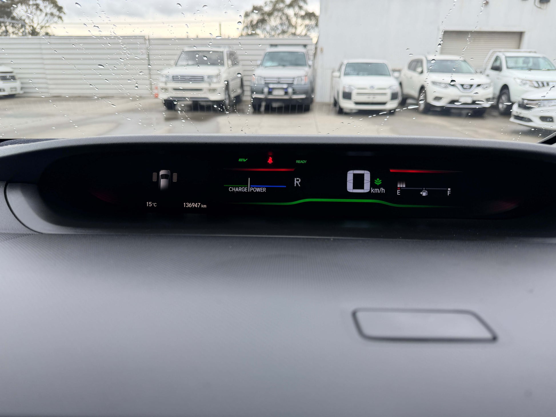 Dashboard display of a 2018 Honda Honda Stepwgn 2.0 Spada Hybrid showing drive mode and charge status.
