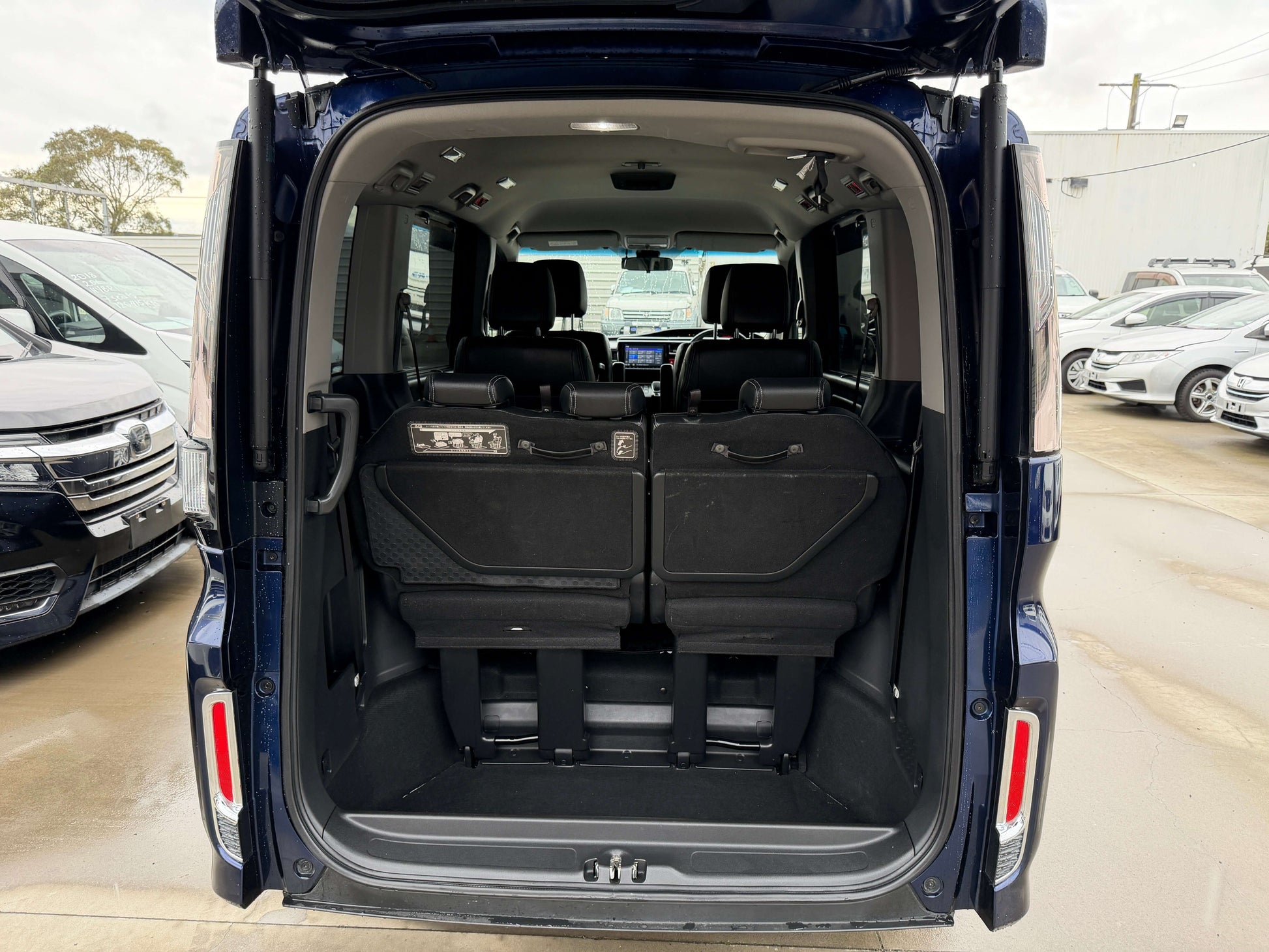 Interior view of the 2018 Honda Honda Stepwgn 2.0 Spada Hybrid showing spacious seating and trunk area.