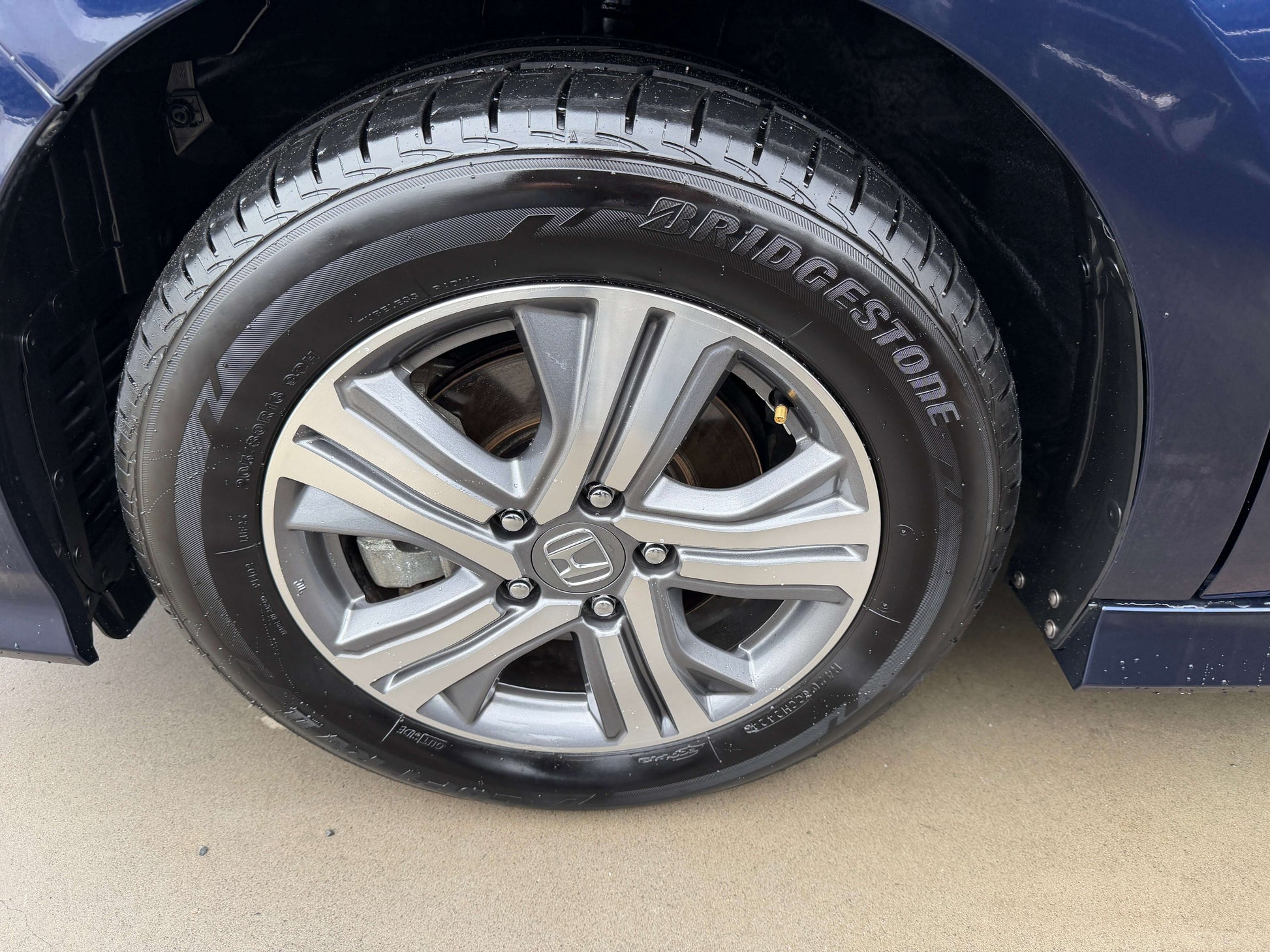 2018 Honda Honda Stepwgn 2.0 Spada Hybrid alloy wheel close-up with Bridgestone tire.