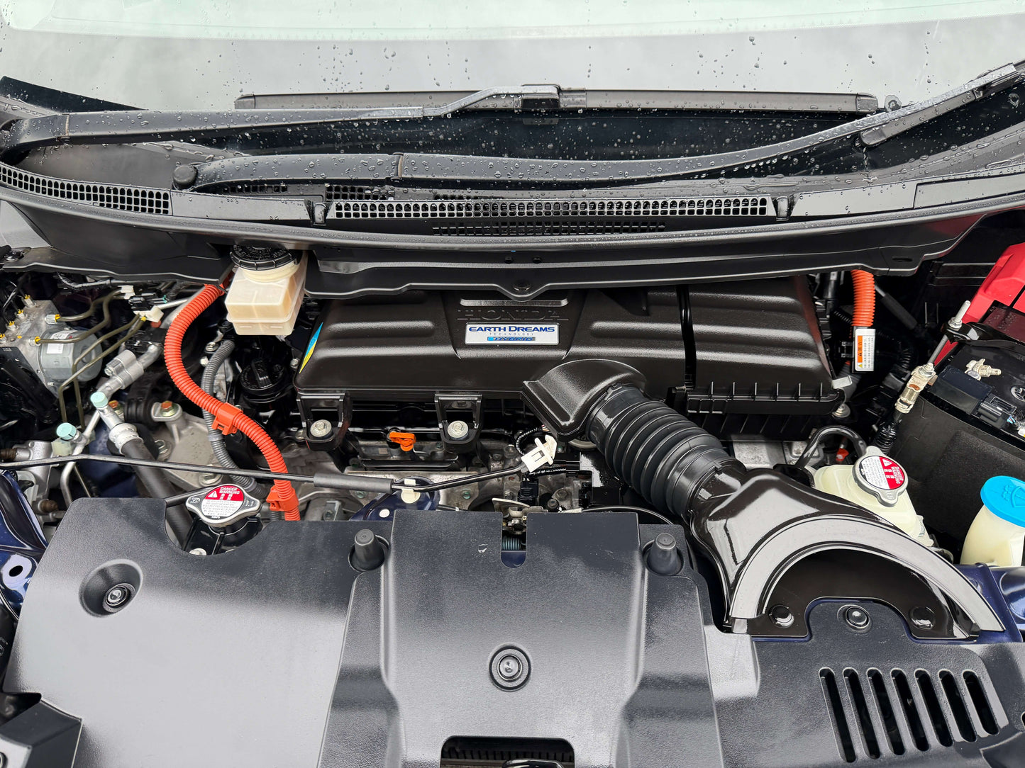 2018 Honda Honda Stepwgn 2.0 Spada Hybrid engine bay showing hybrid components and overall engine layout.