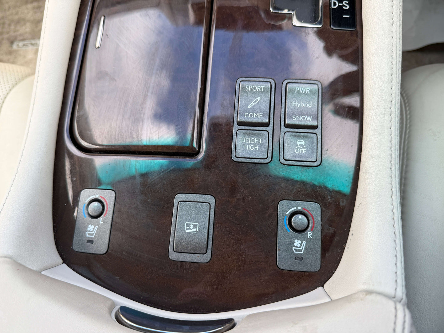 2007 Lexus LS600h AWD V8 5.0L Hybrid center console controls for driving modes and seat heating features.