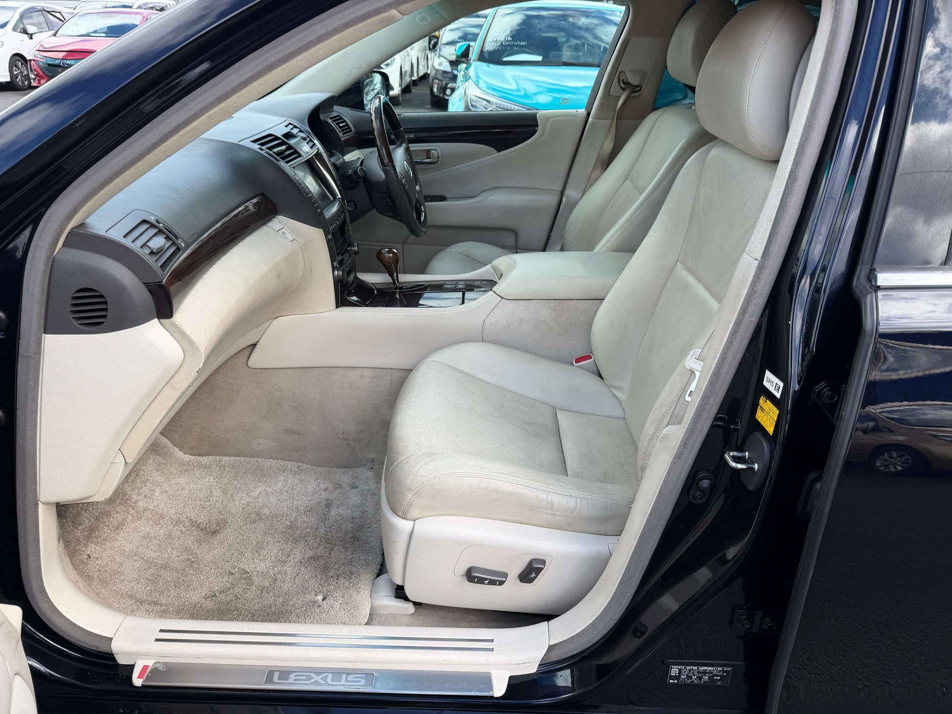 2007 Lexus LS600h AWD V8 5.0L Hybrid interior view showing spacious luxury sedan seating.