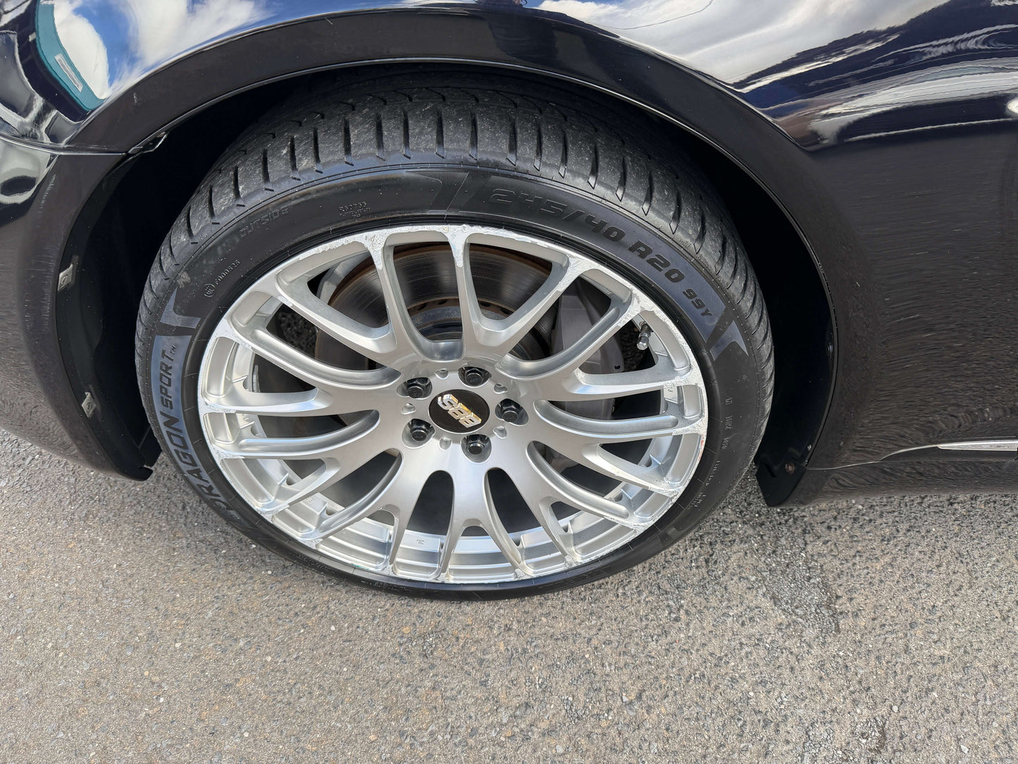 2007 Lexus LS600h AWD V8 5.0L Hybrid luxury sedan silver alloy wheel with performance tire close-up.