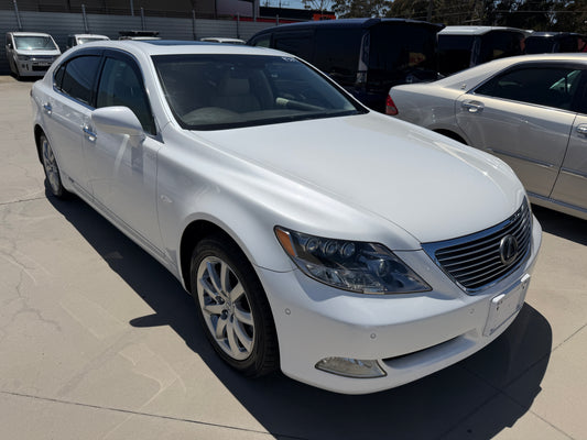 2007 Lexus LS600hL AWD V8 5.0L Hybrid Luxury Sedan in white parked outdoors.