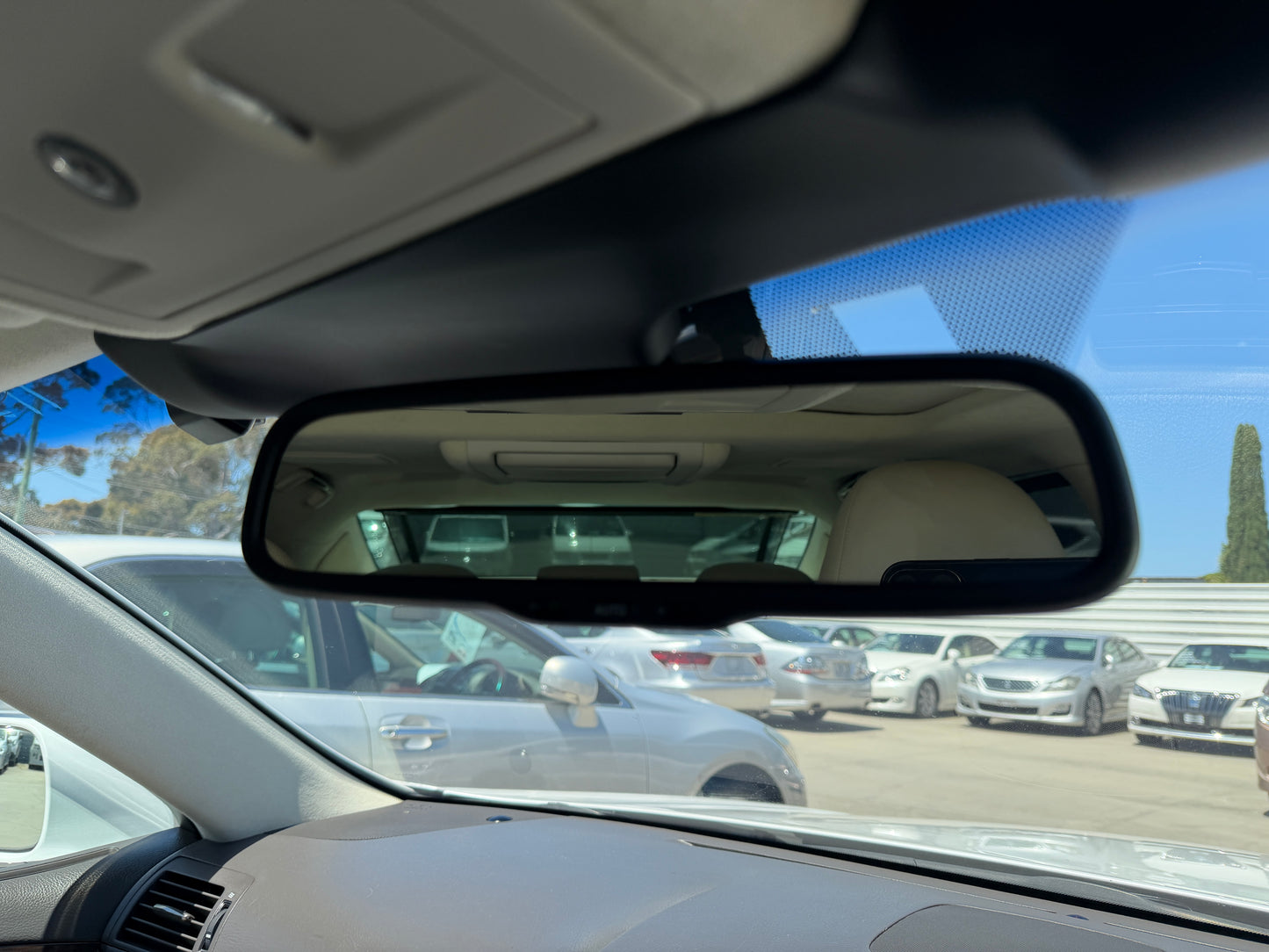 Interior view of the rearview mirror in a 2007 Lexus LS600hL AWD V8 5.0L Hybrid Luxury Sedan.