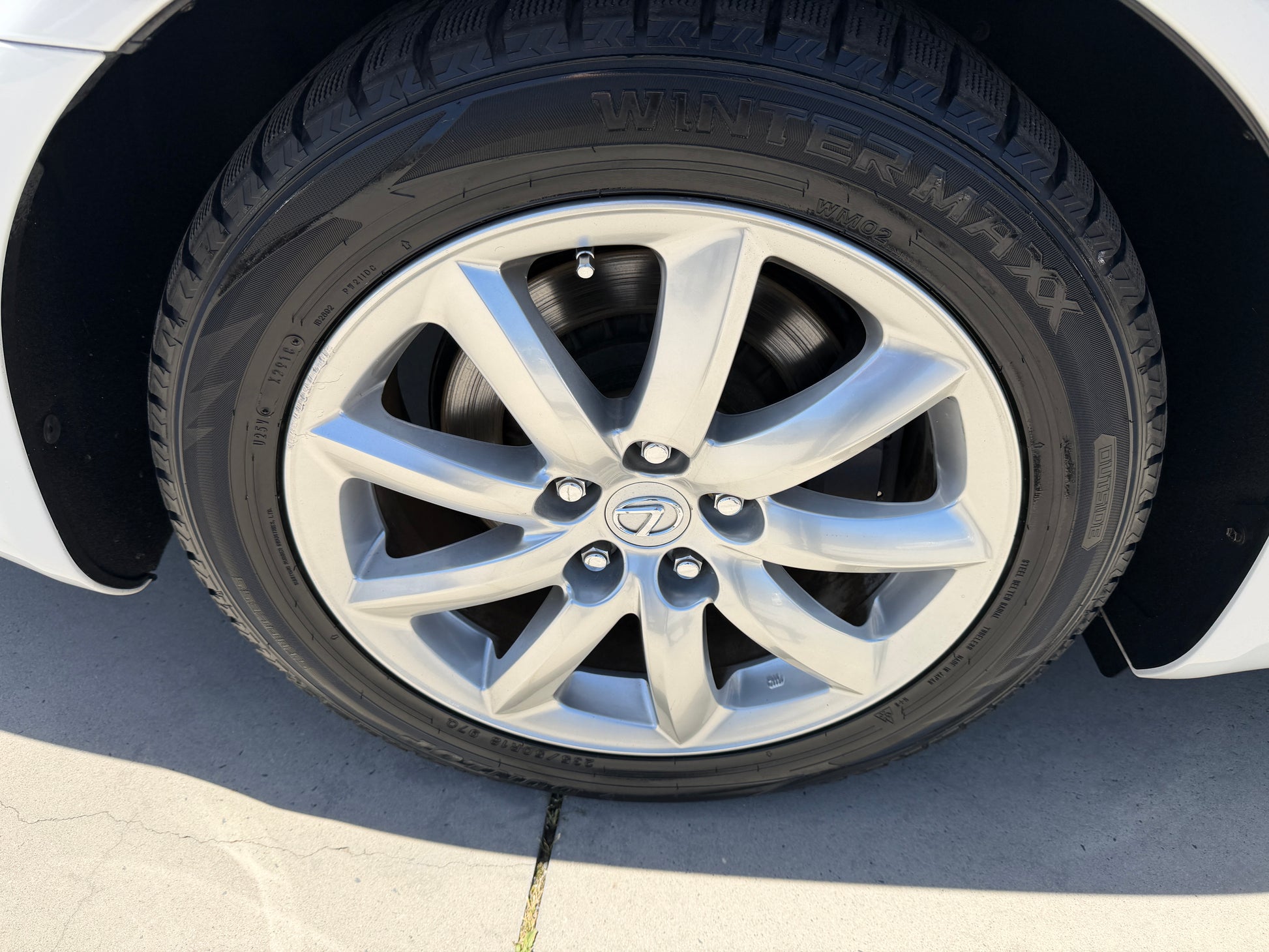 Close-up of the alloy wheel and tire of a 2007 Lexus LS600hL AWD V8 5.0L Hybrid Luxury Sedan
