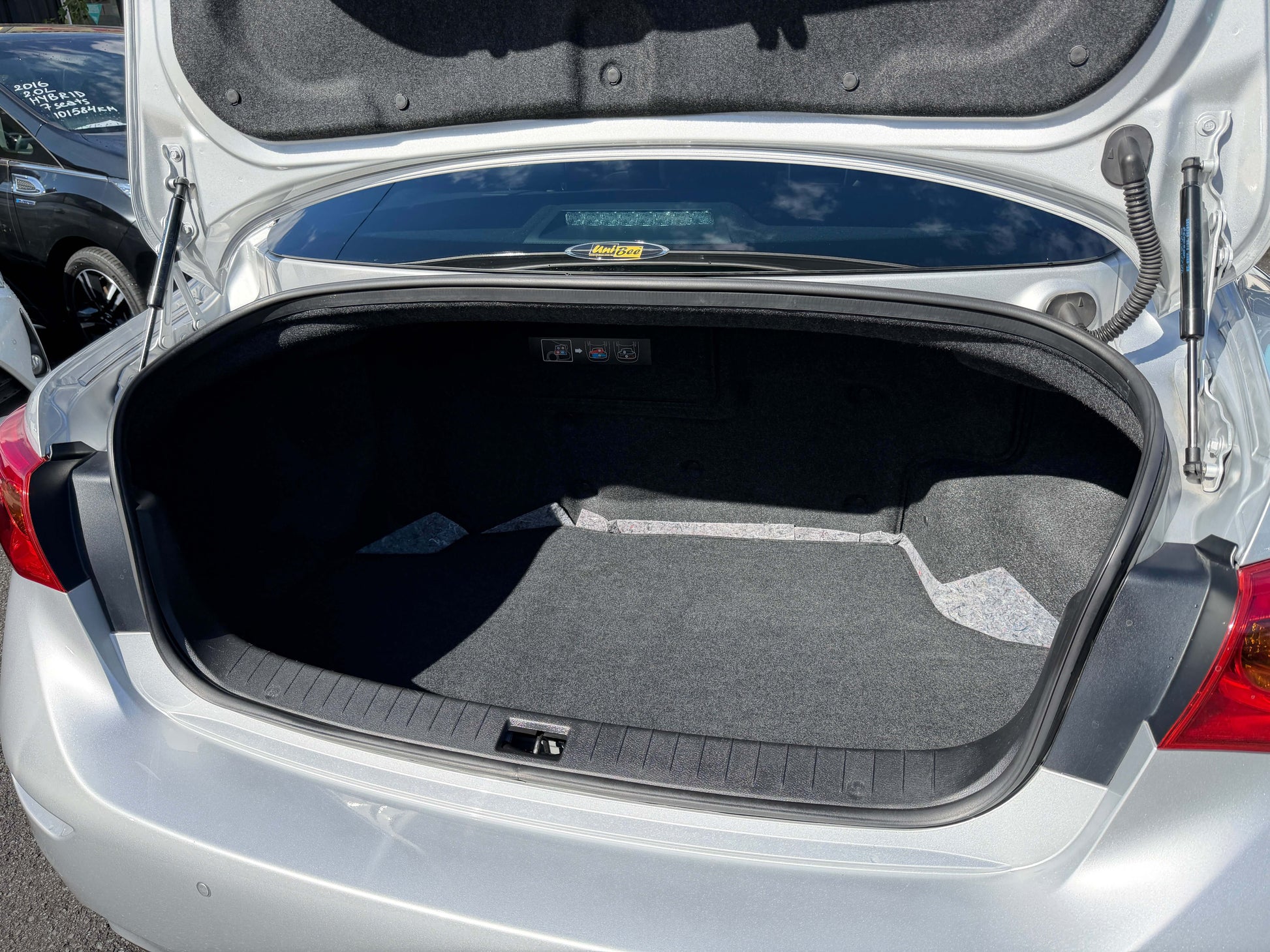 Trunk space of the 2014 Nissan Skyline V6 3.5L Hybrid 350GT Type P Version Sport, showing ample storage.