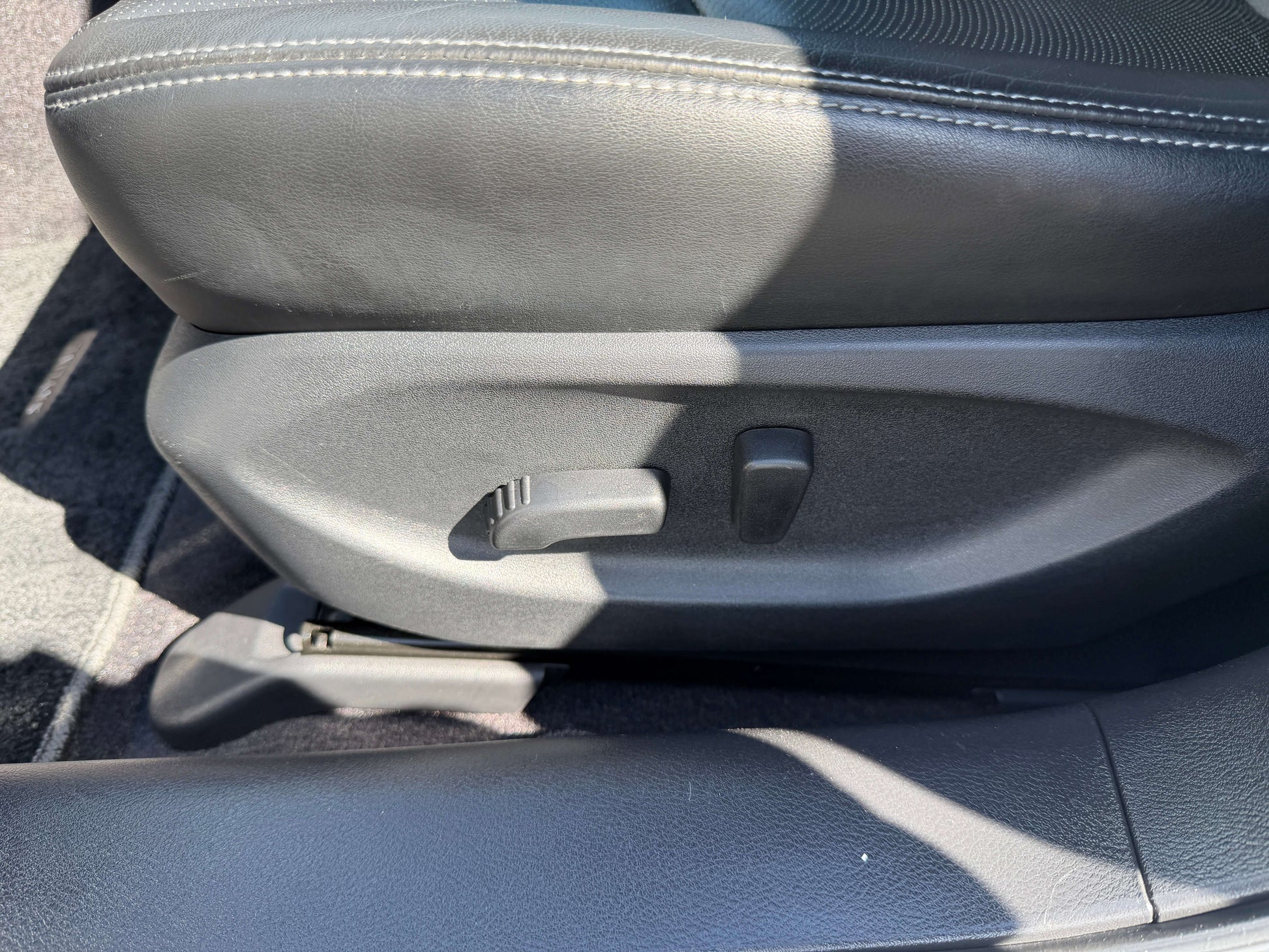 2014 Nissan Skyline V6 3.5L Hybrid seat adjustment control mechanism in black leather interior.