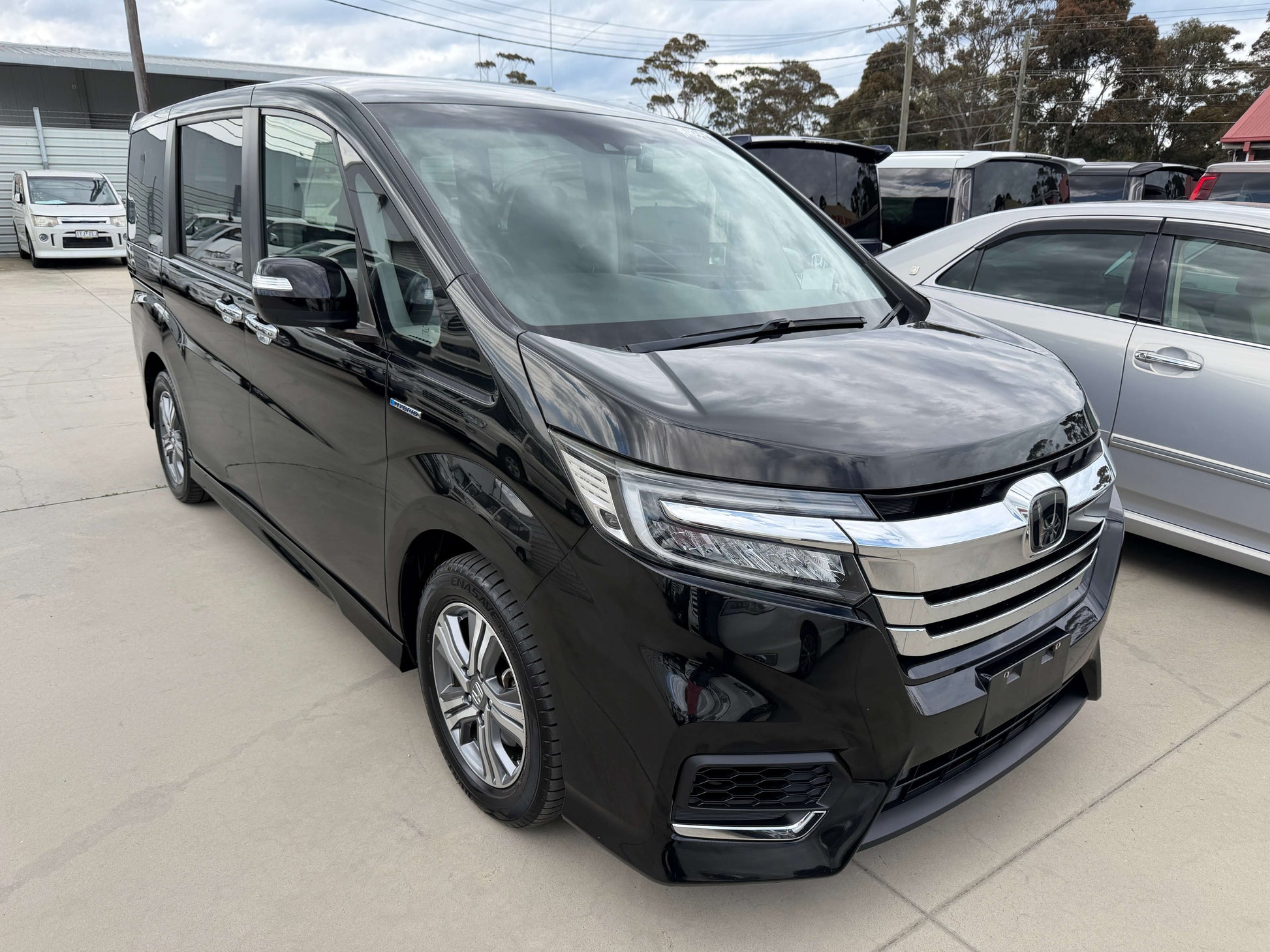 2018 Honda Honda Stepwgn 2.0 Spada Hybrid in black, showcasing sleek design and spacious seating.