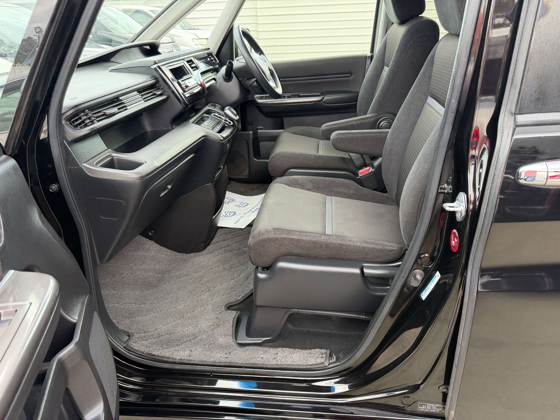 Interior view of the 2018 Honda Honda Stepwgn 2.0 Spada Hybrid, showcasing comfortable seating and modern design.