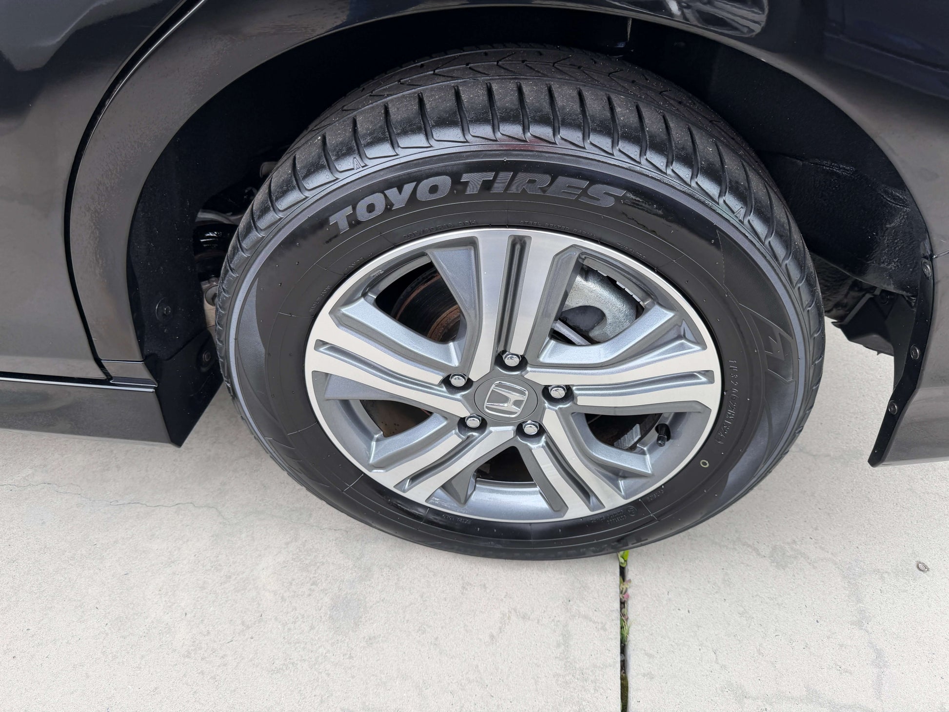 2018 Honda Honda Stepwgn 2.0 Spada Hybrid wheel with Toyo Tires close-up view