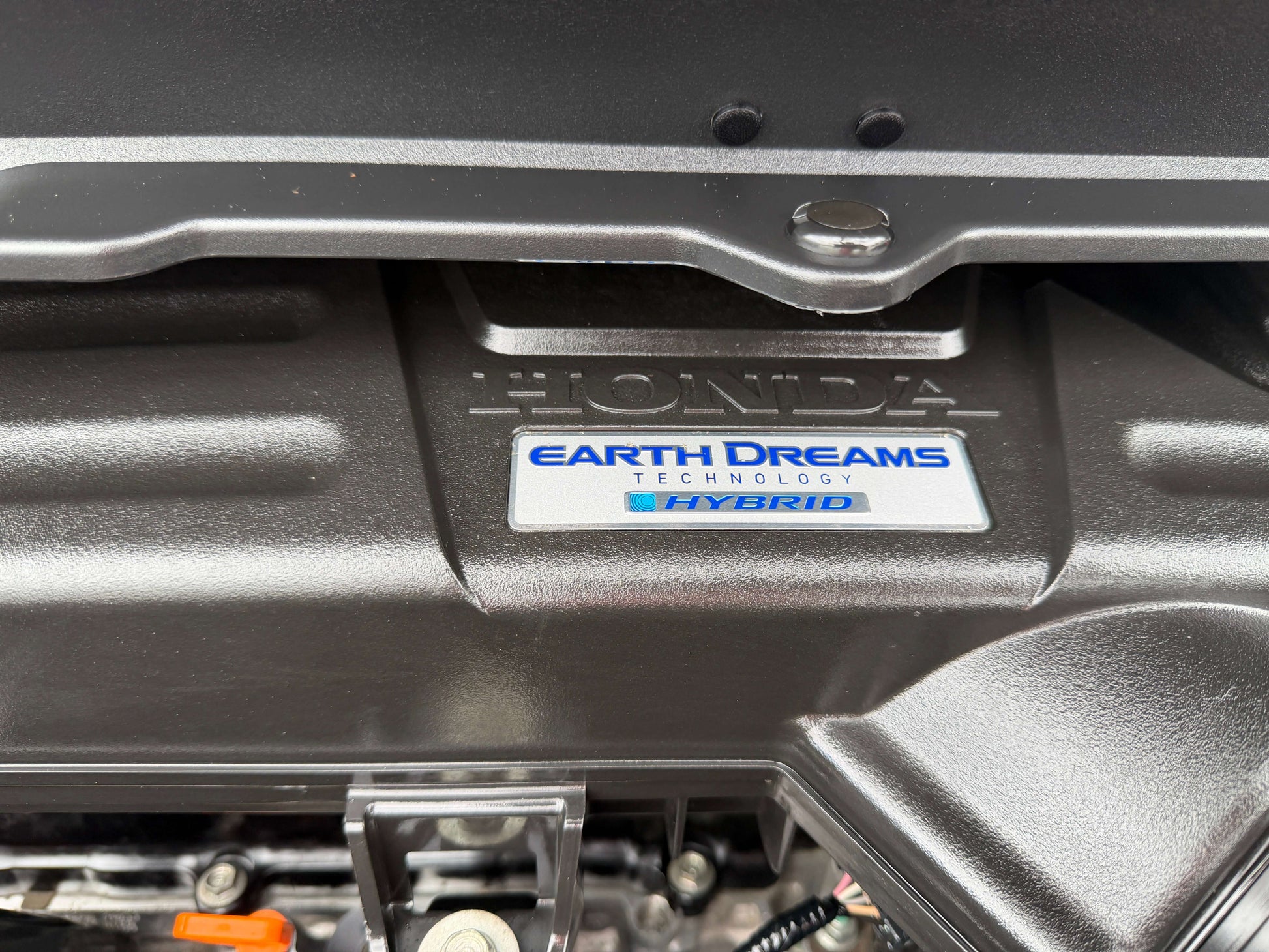 2018 Honda Honda Stepwgn 2.0 Spada Hybrid Close-up of Honda Earth Dreams Technology label on a hybrid engine component.