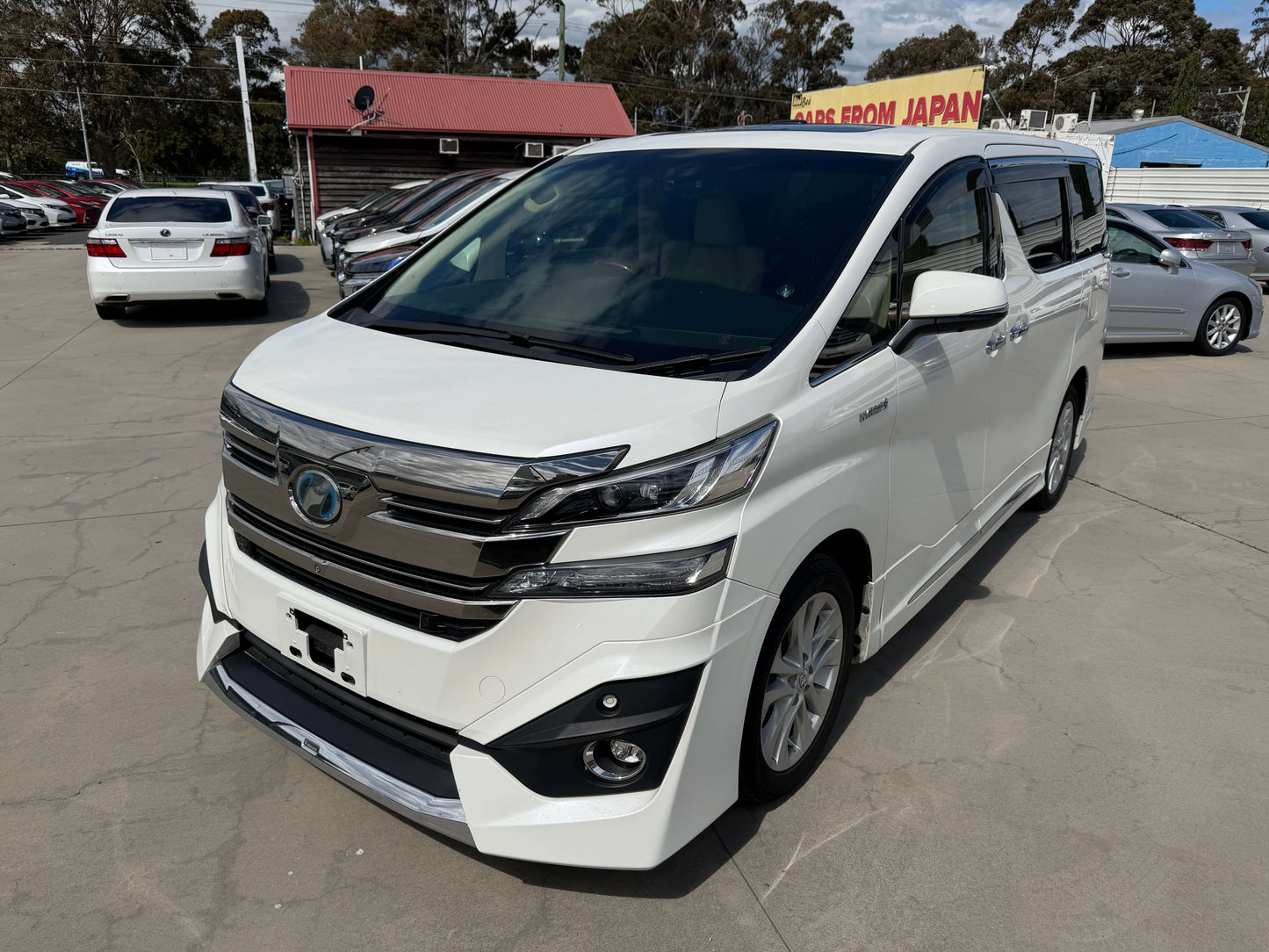 2015 Toyota Vellfire 2.5L e-Four Hybrid V-L Edition in white, luxury people mover with 7 seats.