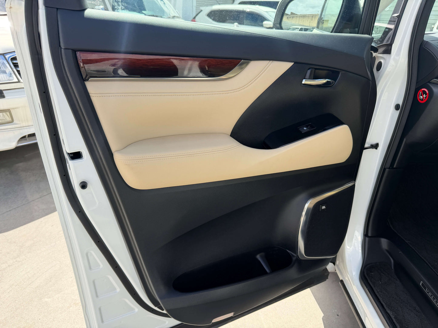 Interior door panel of the 2015 Toyota Vellfire 2.5L e-Four Hybrid showing luxury design and finishes.