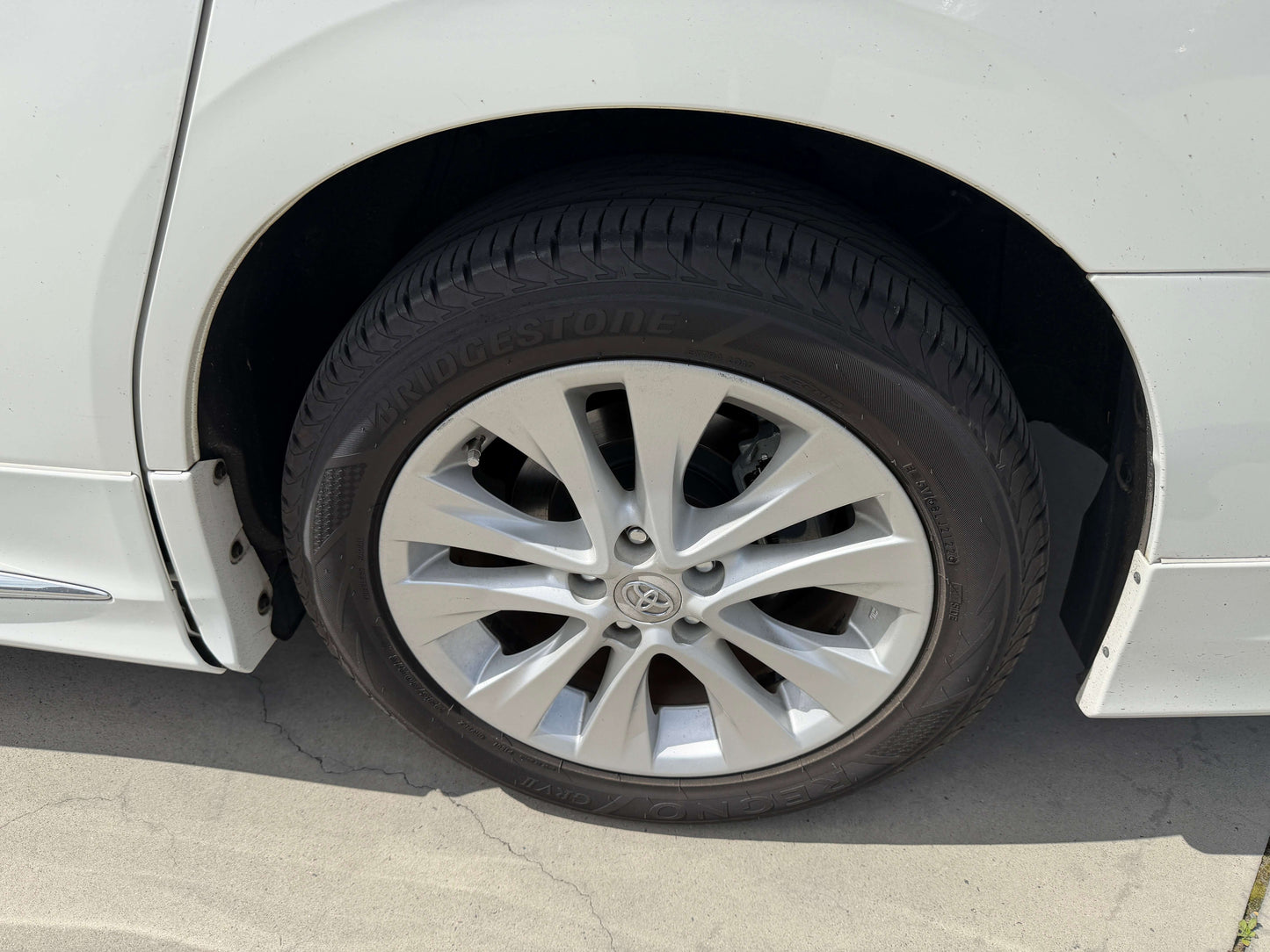 2015 Toyota Vellfire 2.5L e-Four Hybrid V-L Edition alloy wheel and Bridgestone tire close-up.