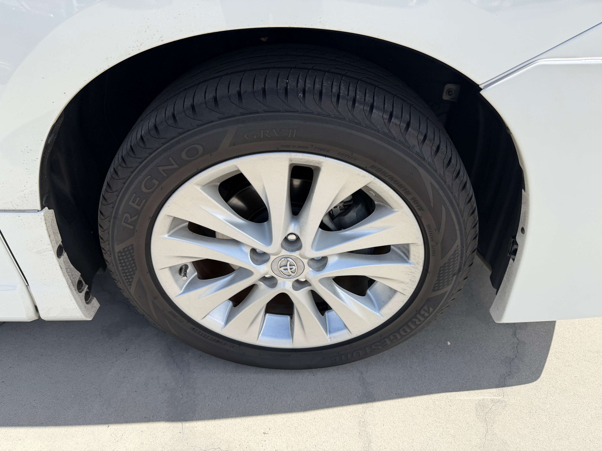 2015 Toyota Vellfire 2.5L e-Four Hybrid wheel and tire close-up, showcasing alloy design.