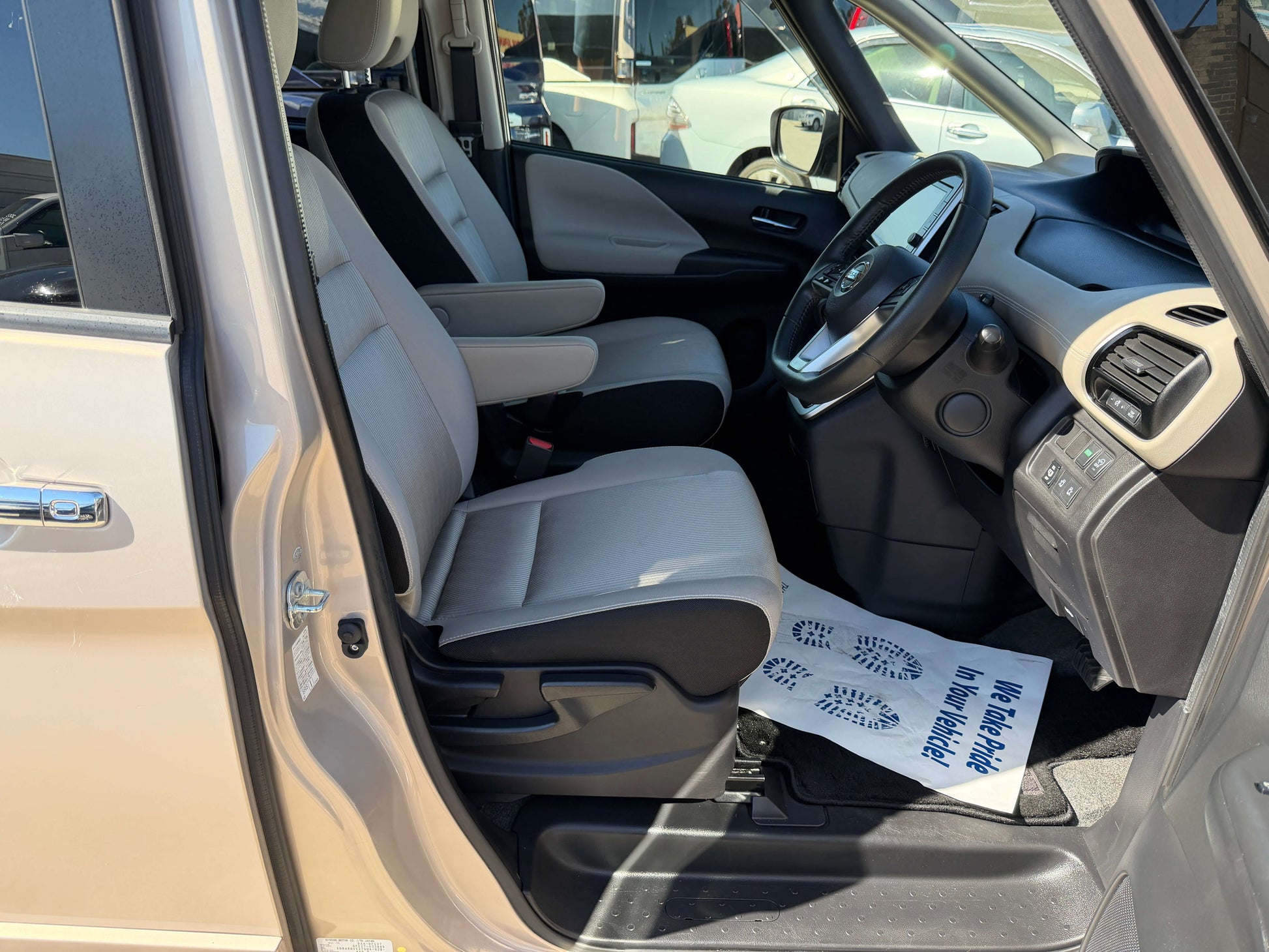 Interior view of the 2017 Nissan Serena 2.0L S-Hybrid showing front seats and dashboard.