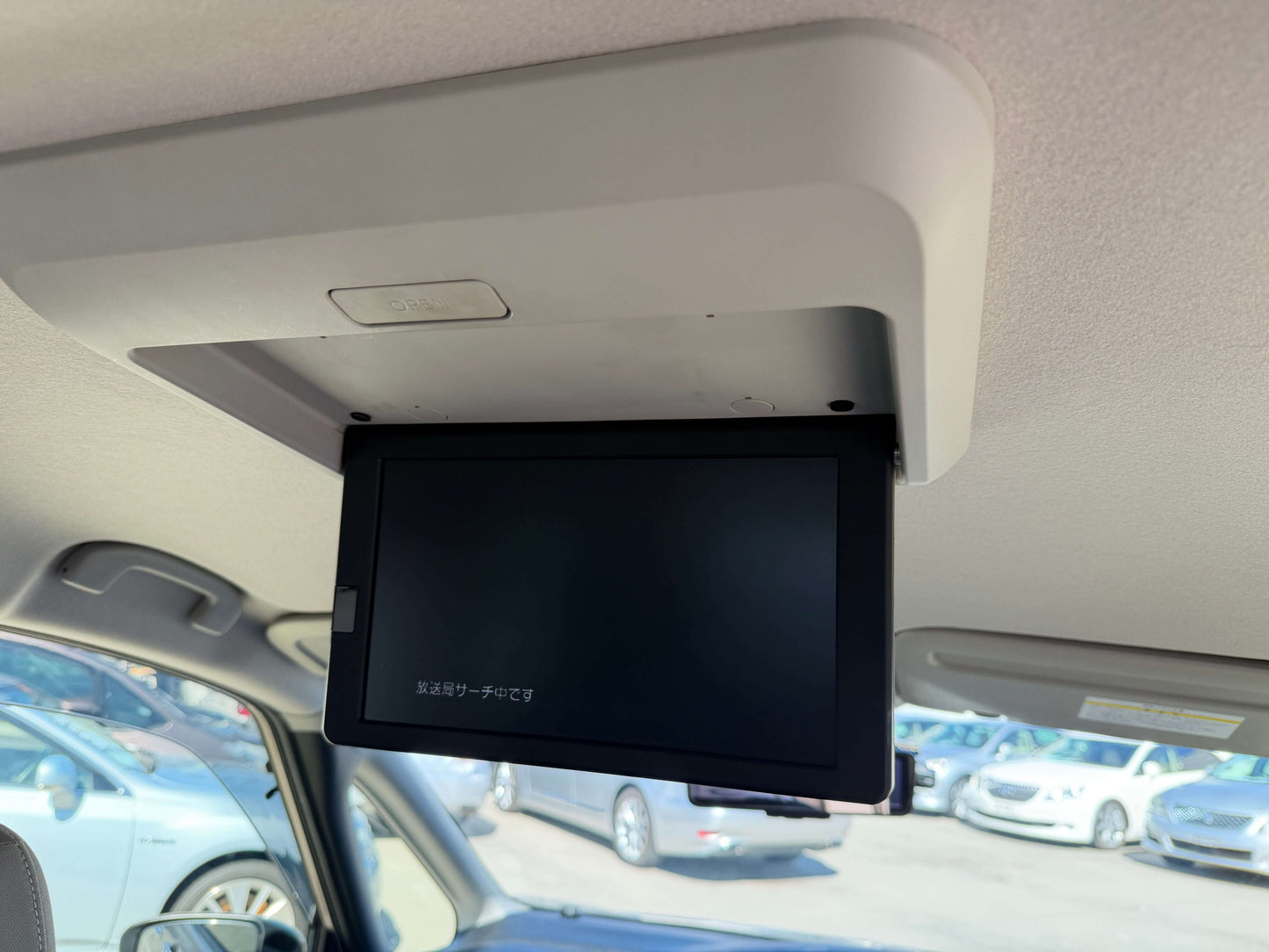 Overhead monitor in a 2017 Nissan Serena 2.0L S-Hybrid, perfect for family entertainment during travel.