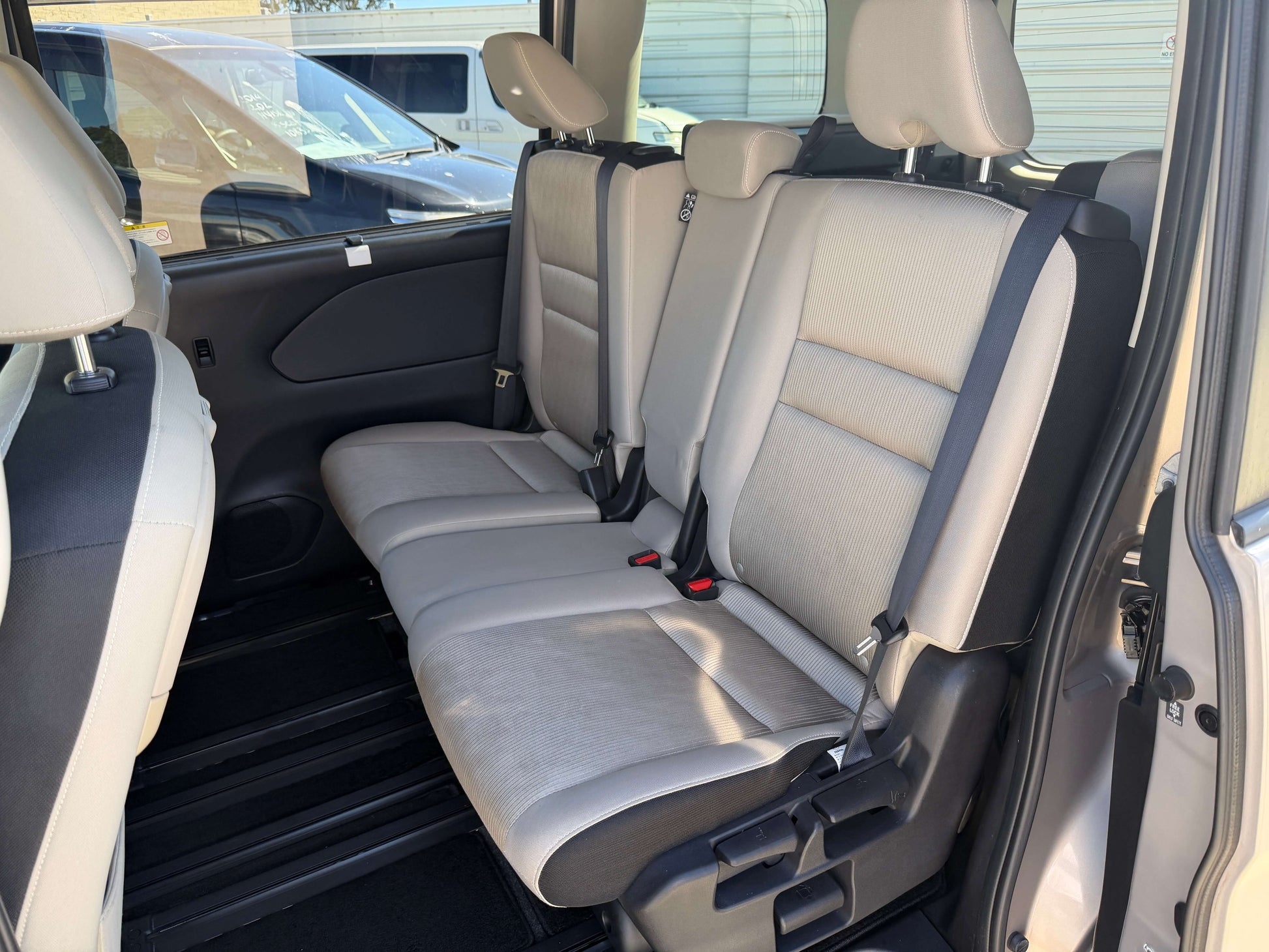 Interior seating of the 2017 Nissan Serena 2.0L S-Hybrid Highway Star, featuring spacious 8 seats for comfort.