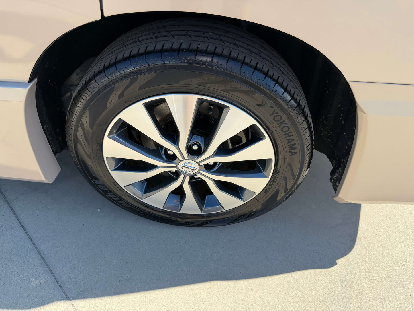Close-up view of the stylish alloy wheel and tire of a 2017 Nissan Serena 2.0L S-Hybrid.