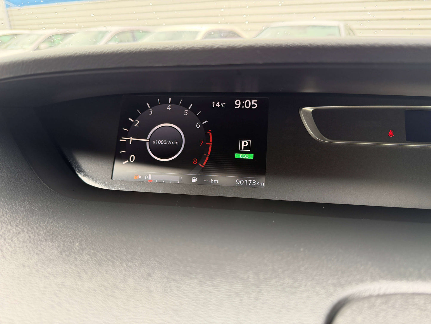 2018 Nissan Serena 2.0L S-Hybrid Highway Star dashboard showing mileage of 90173 km and digital display at 9:05.