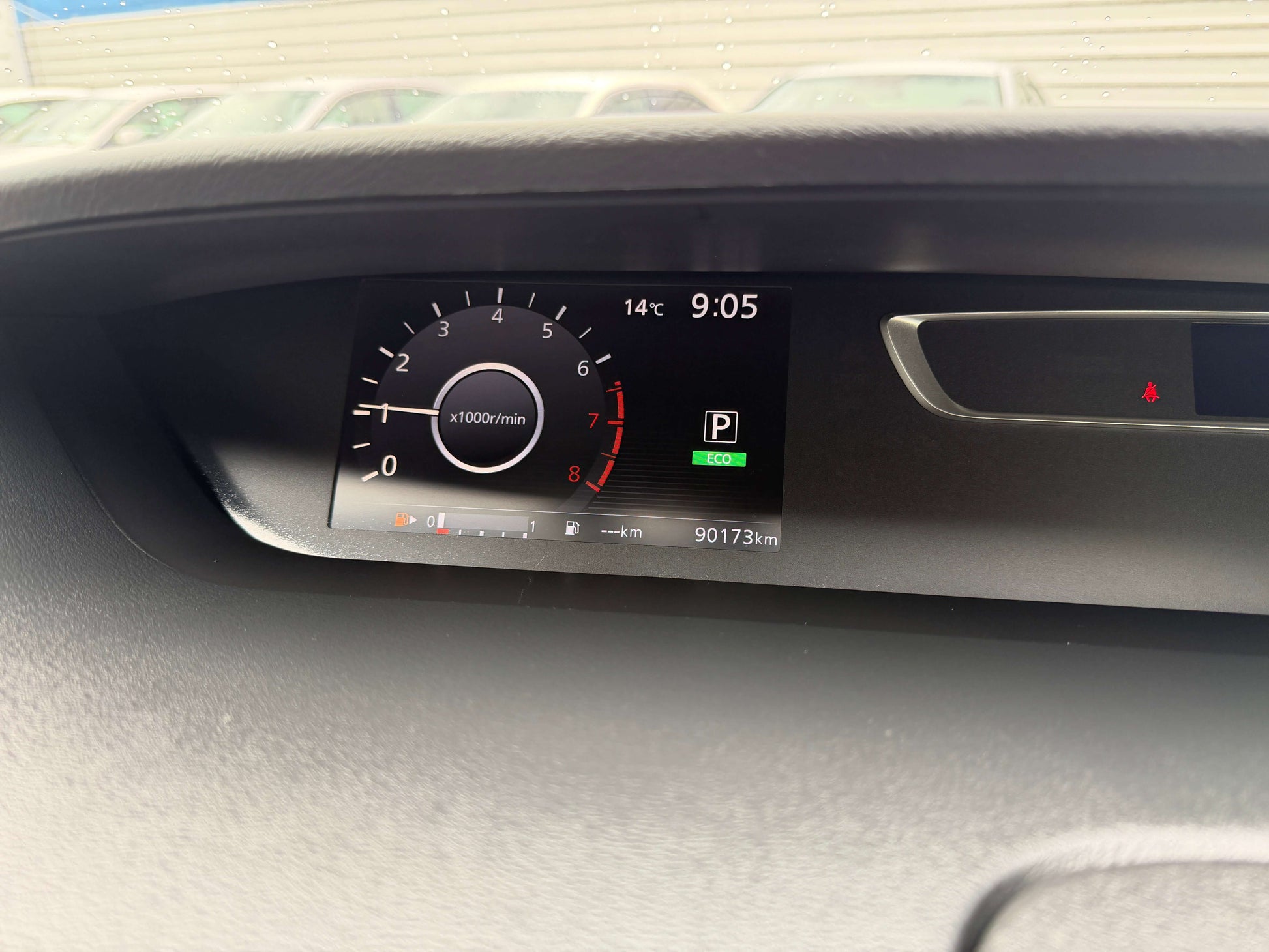 2018 Nissan Serena 2.0L S-Hybrid Highway Star dashboard showing mileage of 90173 km and digital display at 9:05.