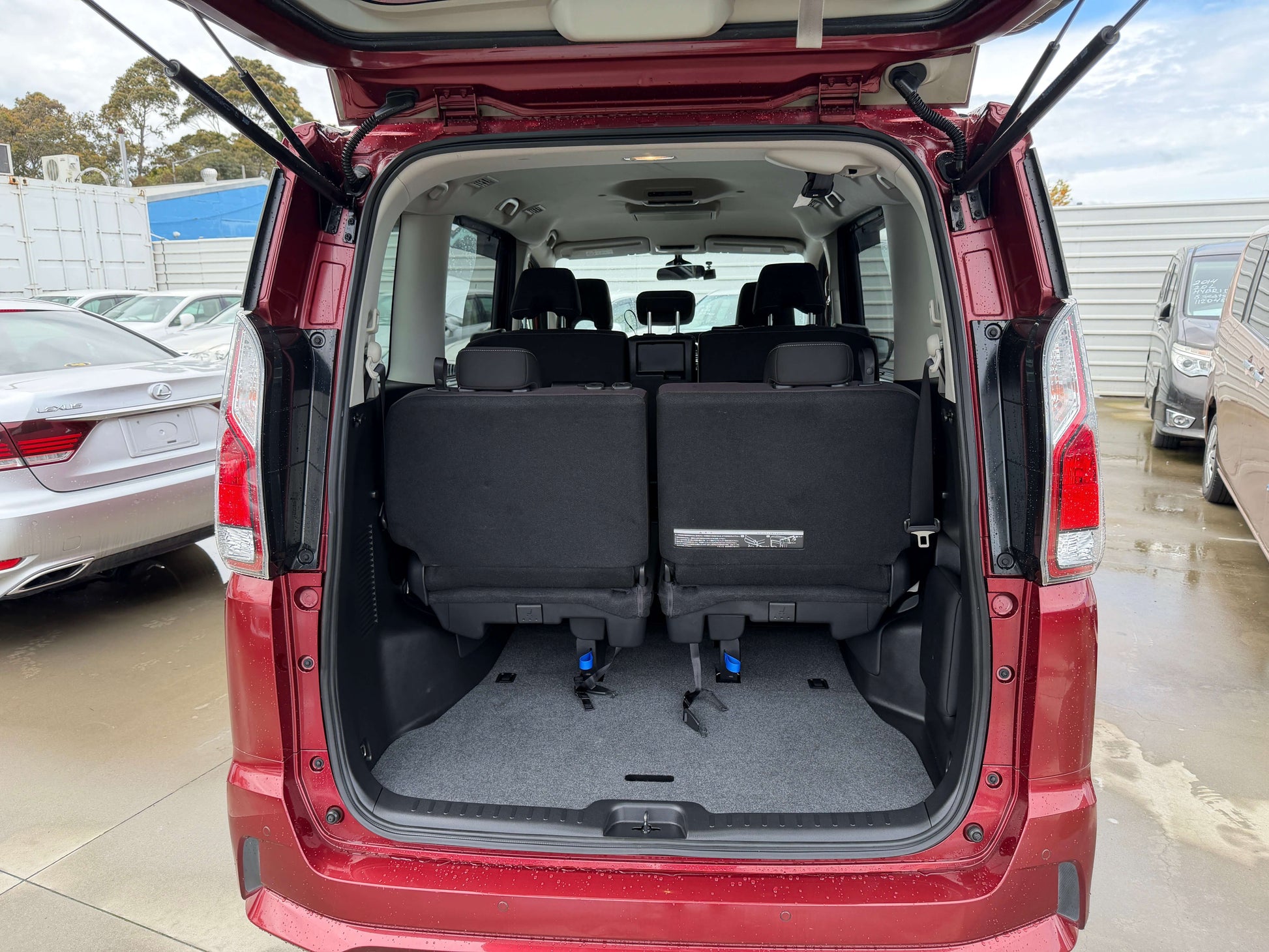 Interior view of the trunk space in a 2018 Nissan Serena 2.0L S-Hybrid Highway Star with 8 seats.